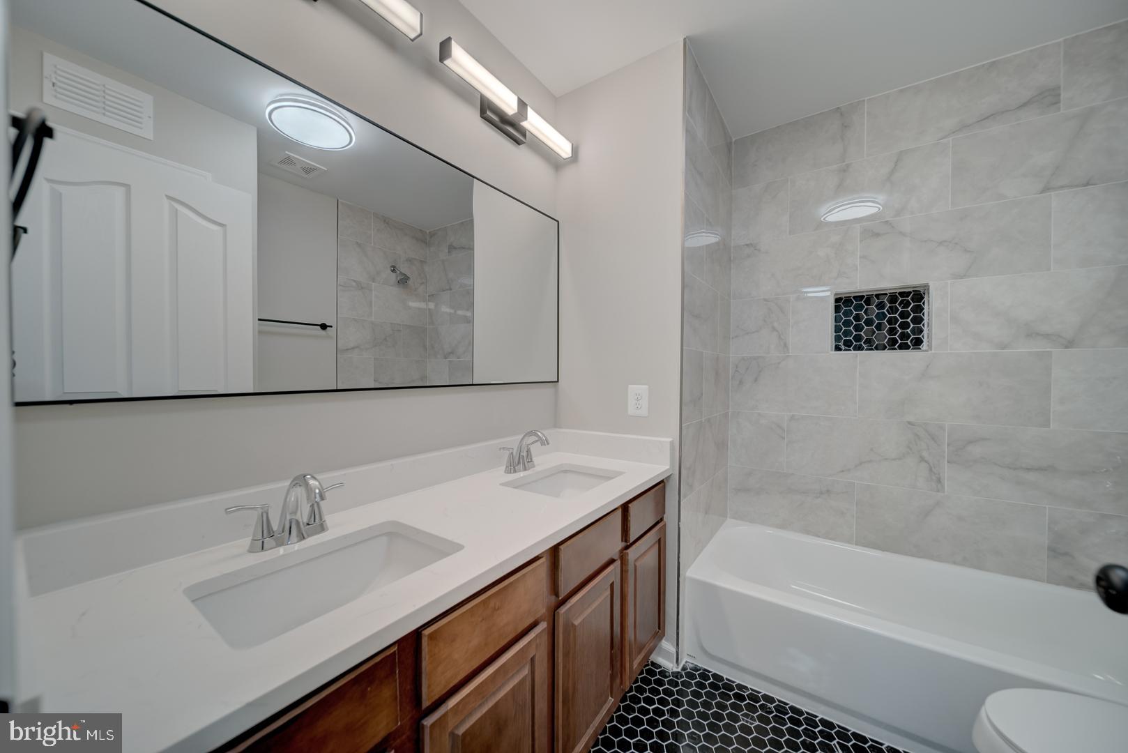 EAST VALLEY OAKS - Residential