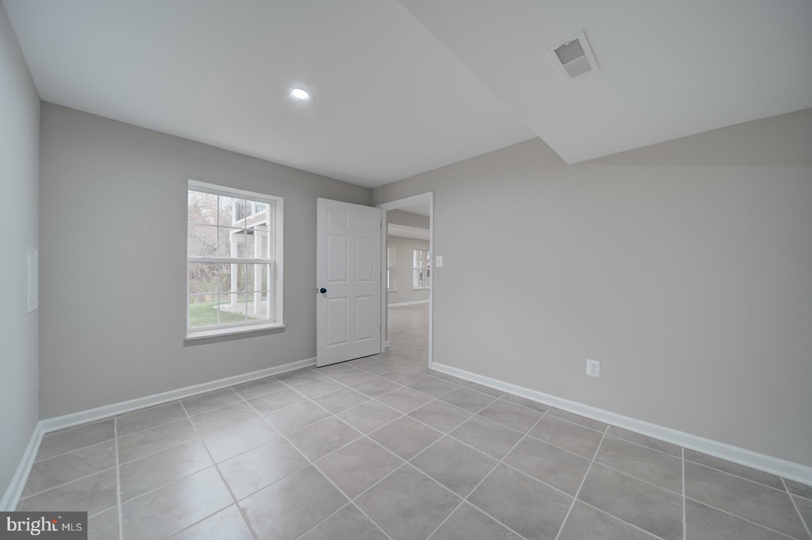 EAST VALLEY OAKS - Residential