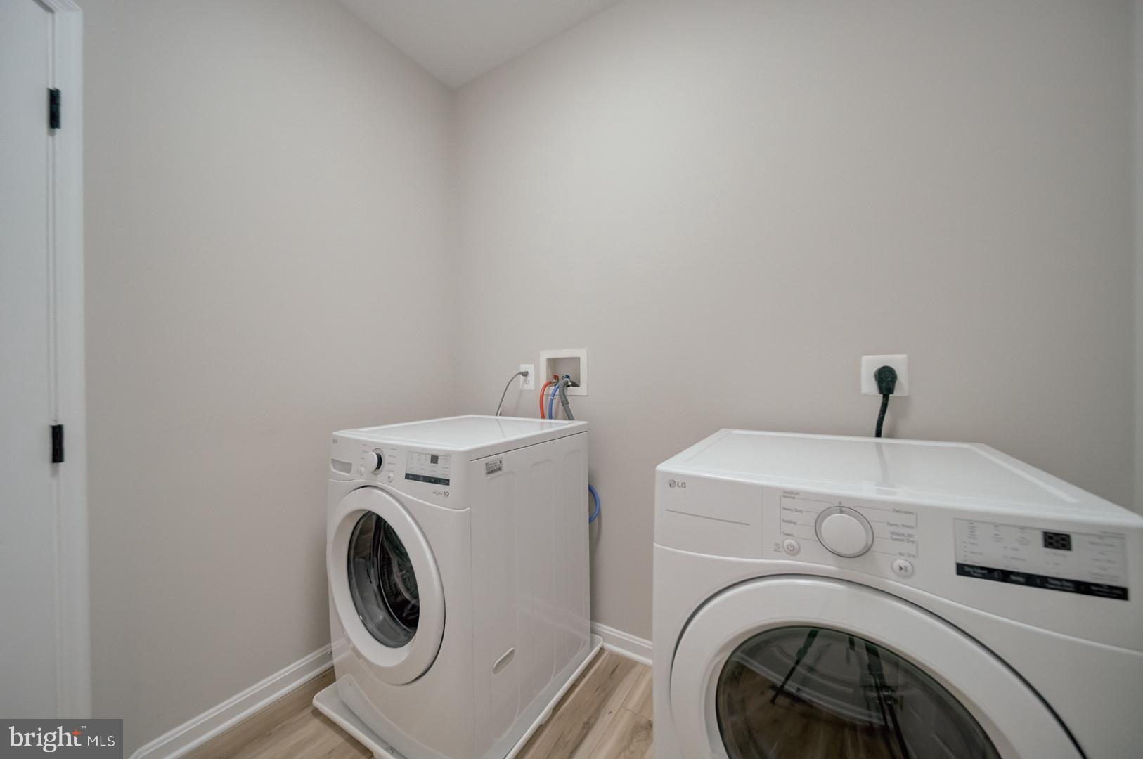 EAST VALLEY OAKS - Residential