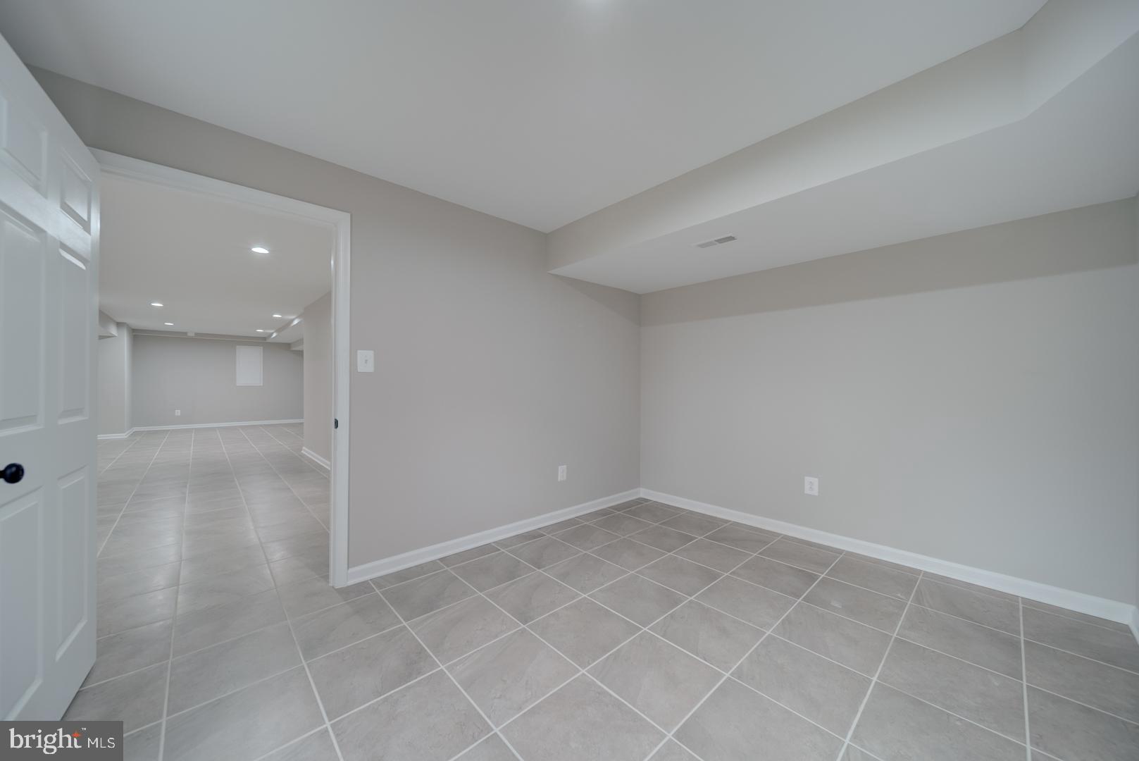 EAST VALLEY OAKS - Residential