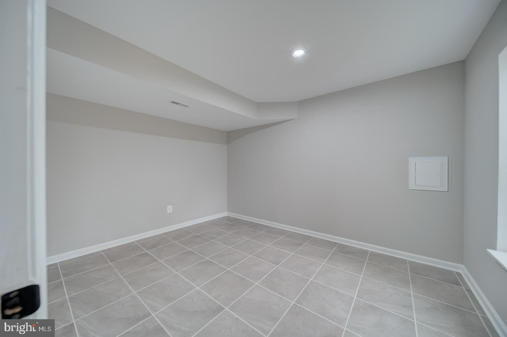 EAST VALLEY OAKS - Residential