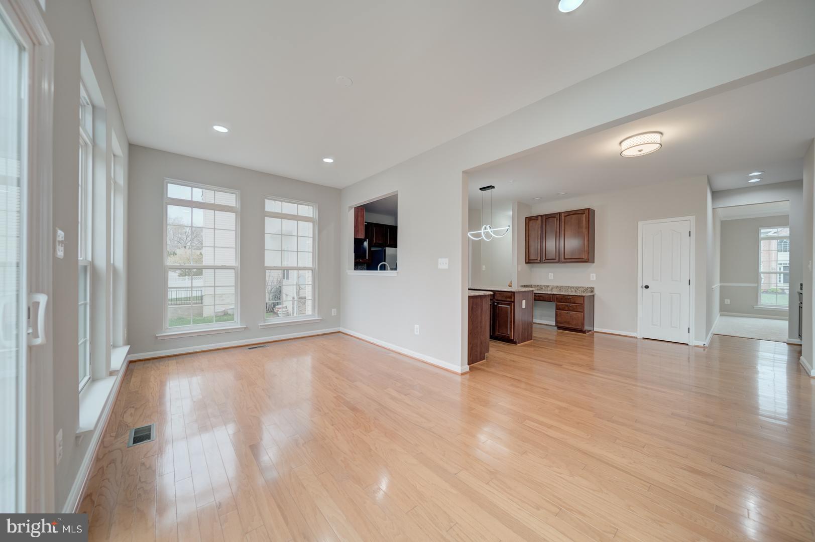 EAST VALLEY OAKS - Residential