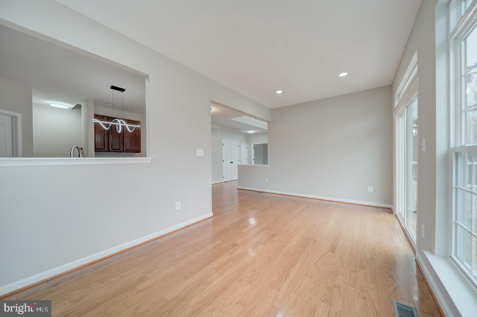 EAST VALLEY OAKS - Residential