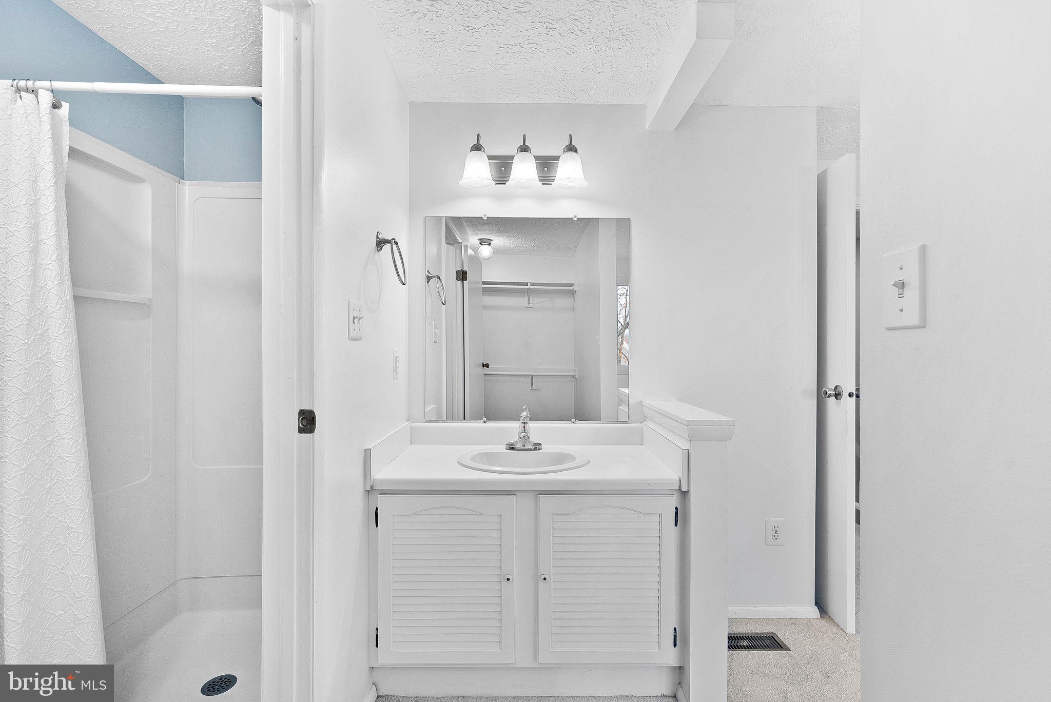 HERITAGE ESTATES - Residential Lease