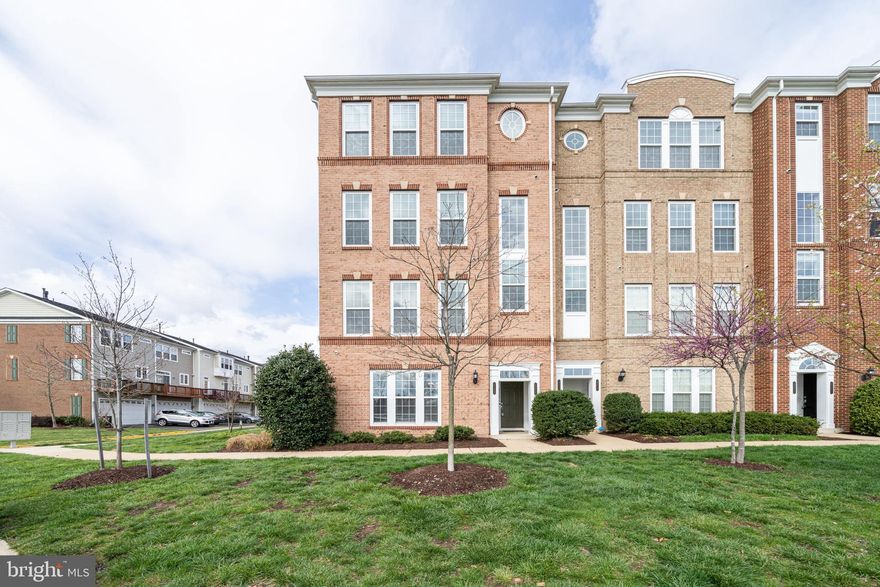 Welcome To Goose Creek Village!   Walk to local Restaurants, Shops, and Harris Teeter Grocery Store.

This unit has lots of windows, it bright and sunny through-out.  The upper level features 3 bedrooms , 2 full bathrooms and  laundry room.   Main level features upgraded kitchen, living area ,  dining , with access to the garage.