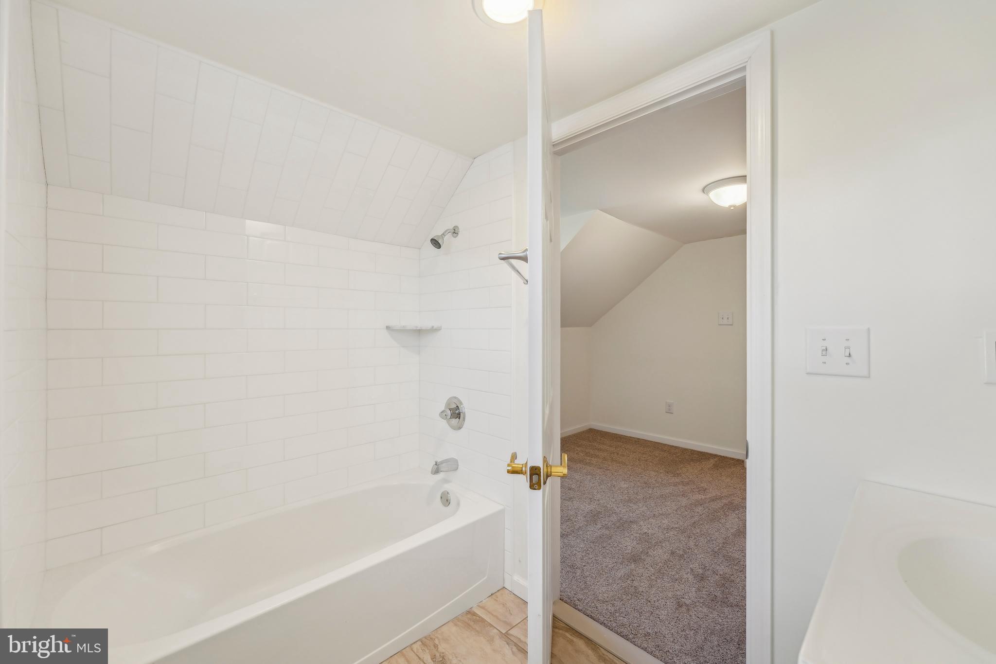 HUNTERS RUN - Residential