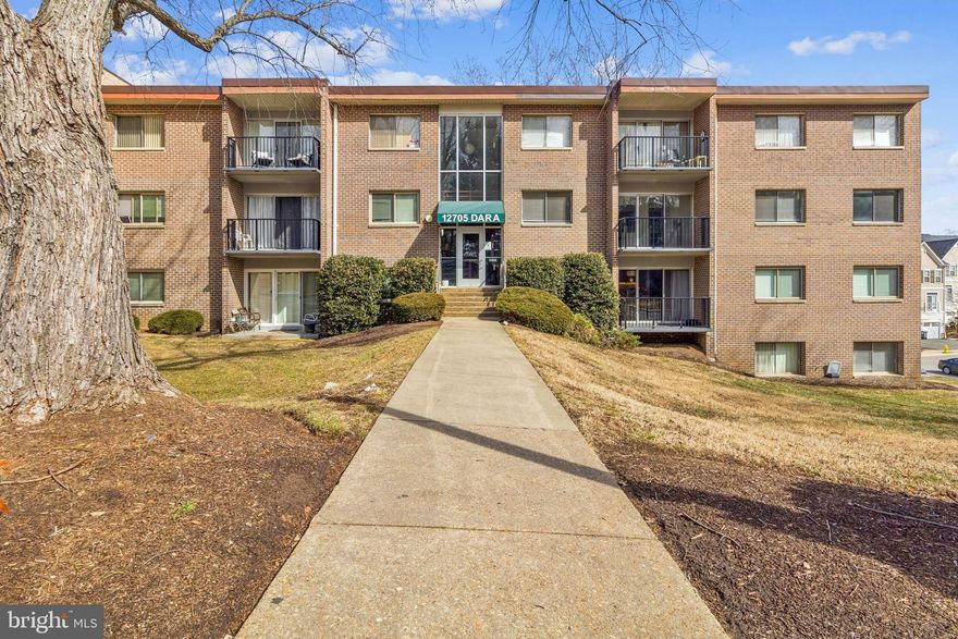 Welcome to 12705 Dara Dr, Unit #202, Woodbridge, VA 22192, where comfort and convenience meet refined condominium living. This well-maintained, light-filled home offers a pleasing open layout with generous living and dining areas, perfect for both relaxing and entertaining.
The kitchen provides ample cabinetry and counter space, while the spacious bedroom(s) offer a calm and private retreat. Thoughtful finishes and a neutral palette create an inviting atmosphere throughout. Enjoy low-maintenance living with community conveniences and a prime location close to shopping, dining, parks, and major commuter routes.
An excellent opportunity for homeowners or investors seeking style, value, and location in the heart of Woodbridge. Schedule your showing today!