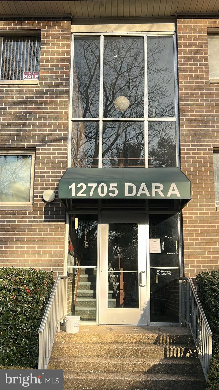 Welcome to 12705 Dara Dr, Unit #202, Woodbridge, VA 22192, where comfort and convenience meet refined condominium living. This well-maintained, light-filled home offers a pleasing open layout with generous living and dining areas, perfect for both relaxing and entertaining.
The kitchen provides ample cabinetry and counter space, while the spacious bedroom(s) offer a calm and private retreat. Thoughtful finishes and a neutral palette create an inviting atmosphere throughout. Enjoy low-maintenance living with community conveniences and a prime location close to shopping, dining, parks, and major commuter routes.
An excellent opportunity for homeowners or investors seeking style, value, and location in the heart of Woodbridge. Schedule your showing today!