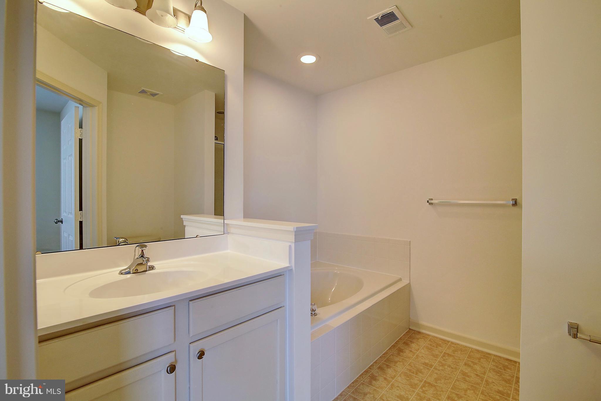 LAKELAND PLACE - Residential