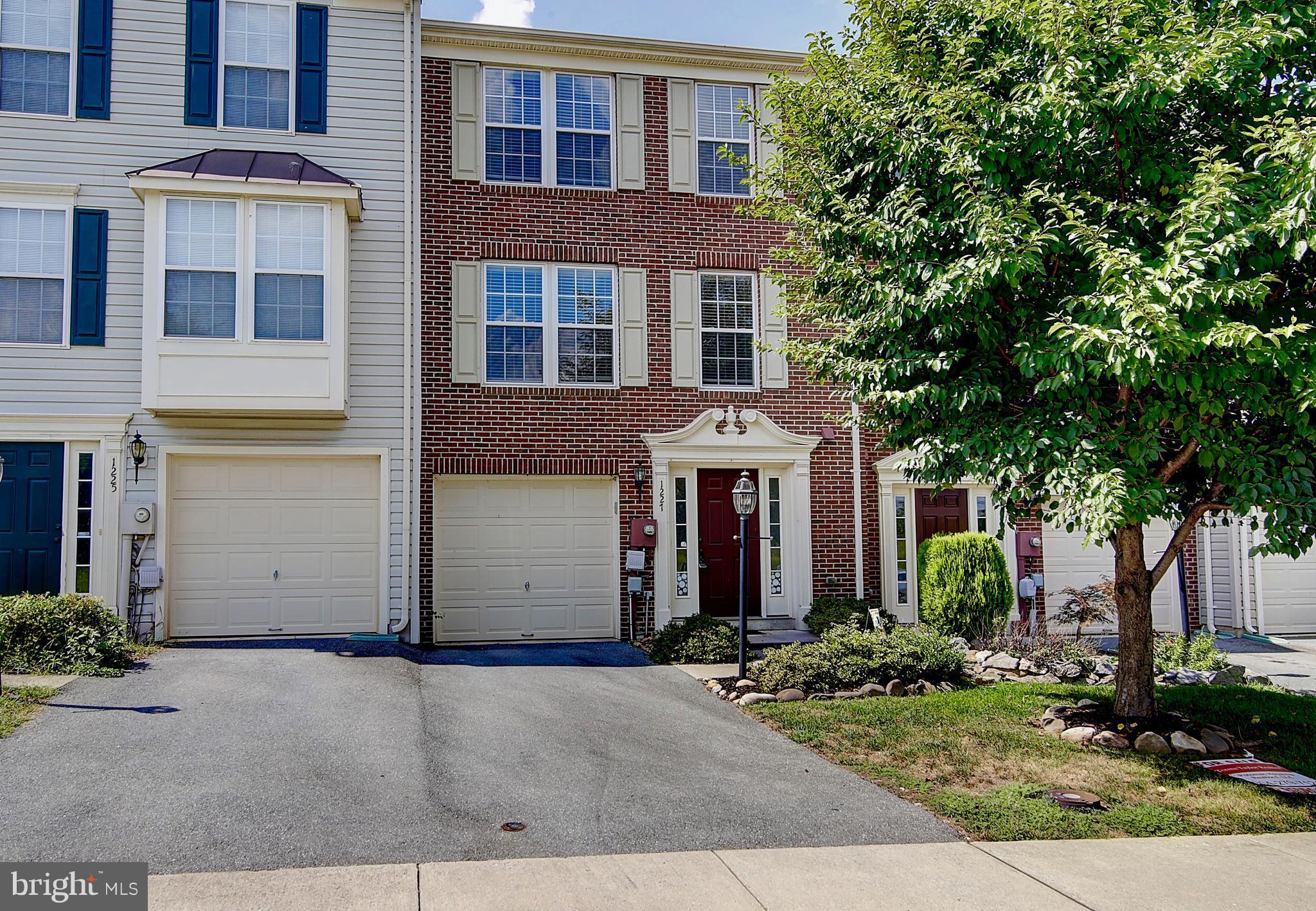 LAKELAND PLACE - Residential