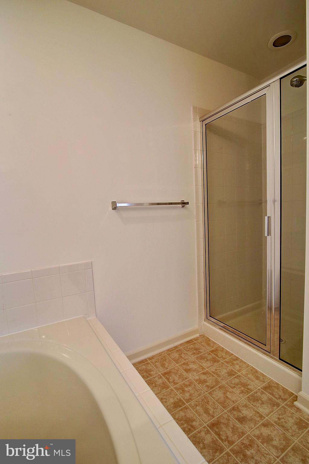 LAKELAND PLACE - Residential