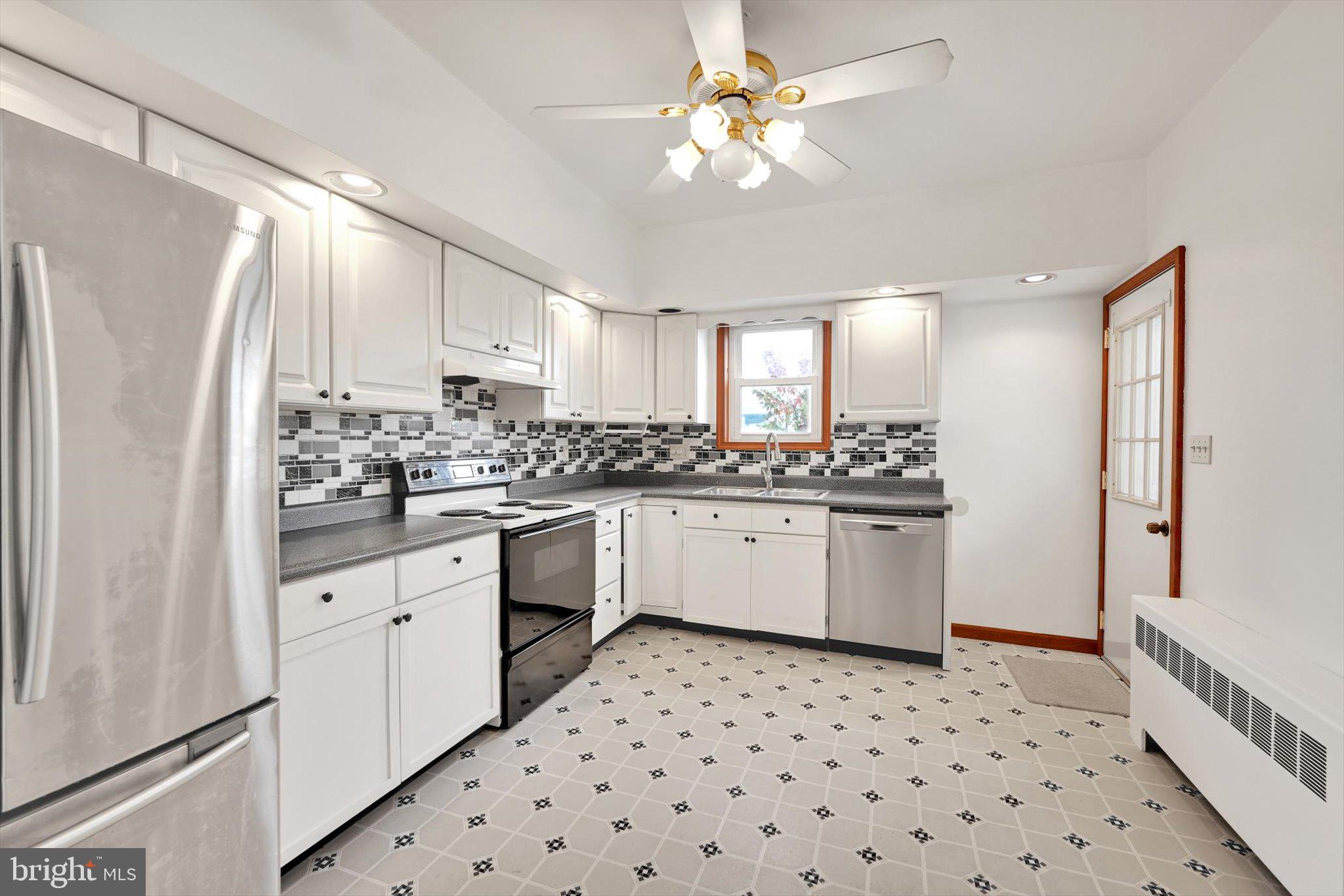 NEW MINERSVILLE - Residential