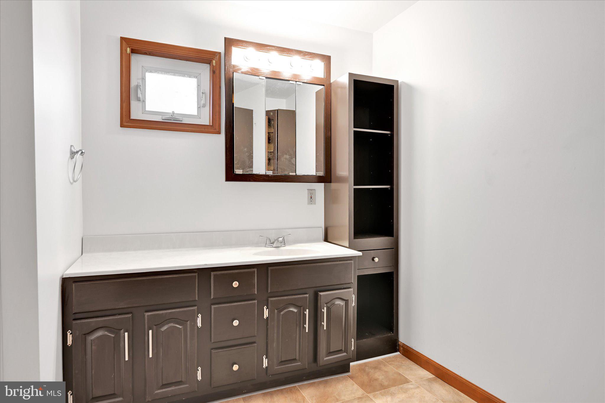 NEW MINERSVILLE - Residential