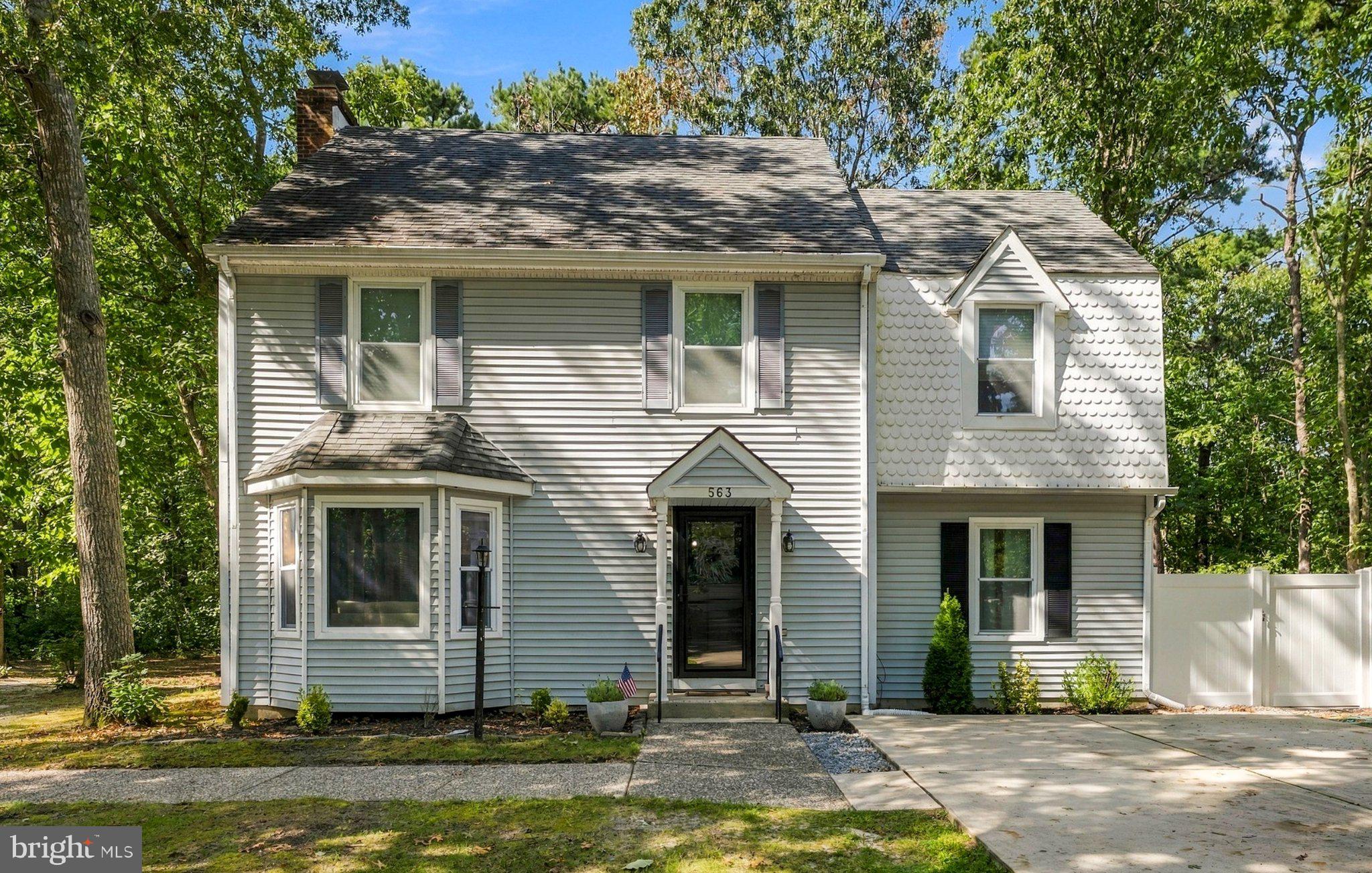 563 CONSTITUTION DRIVE