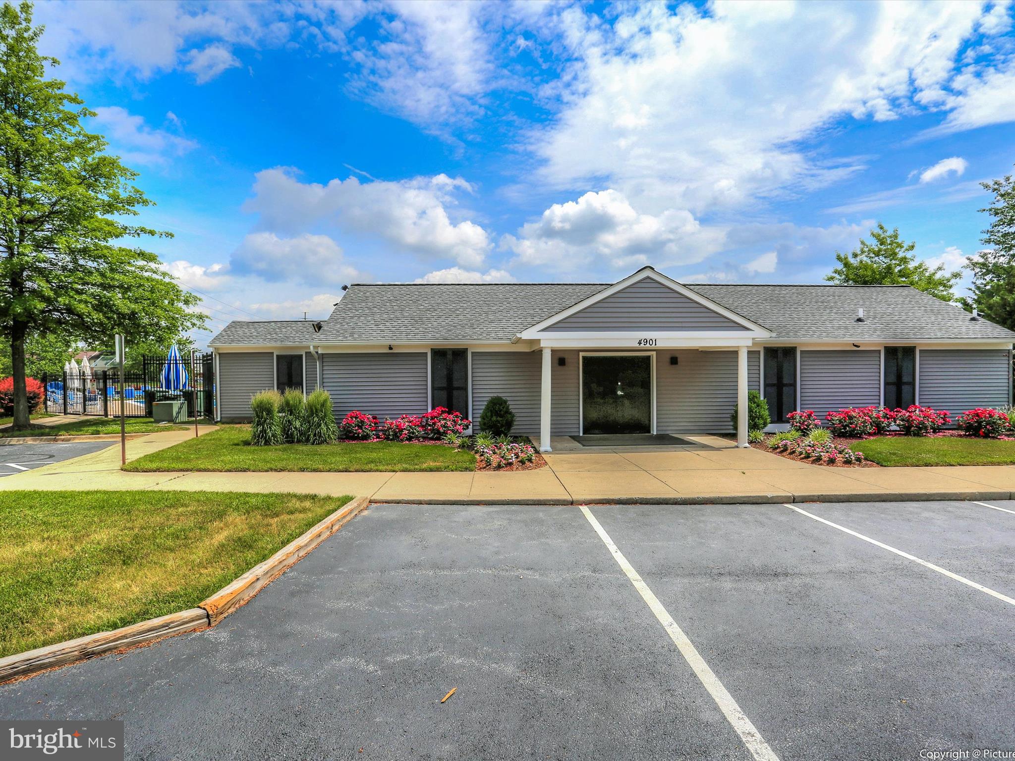 ROBIN MEADOWS - Residential