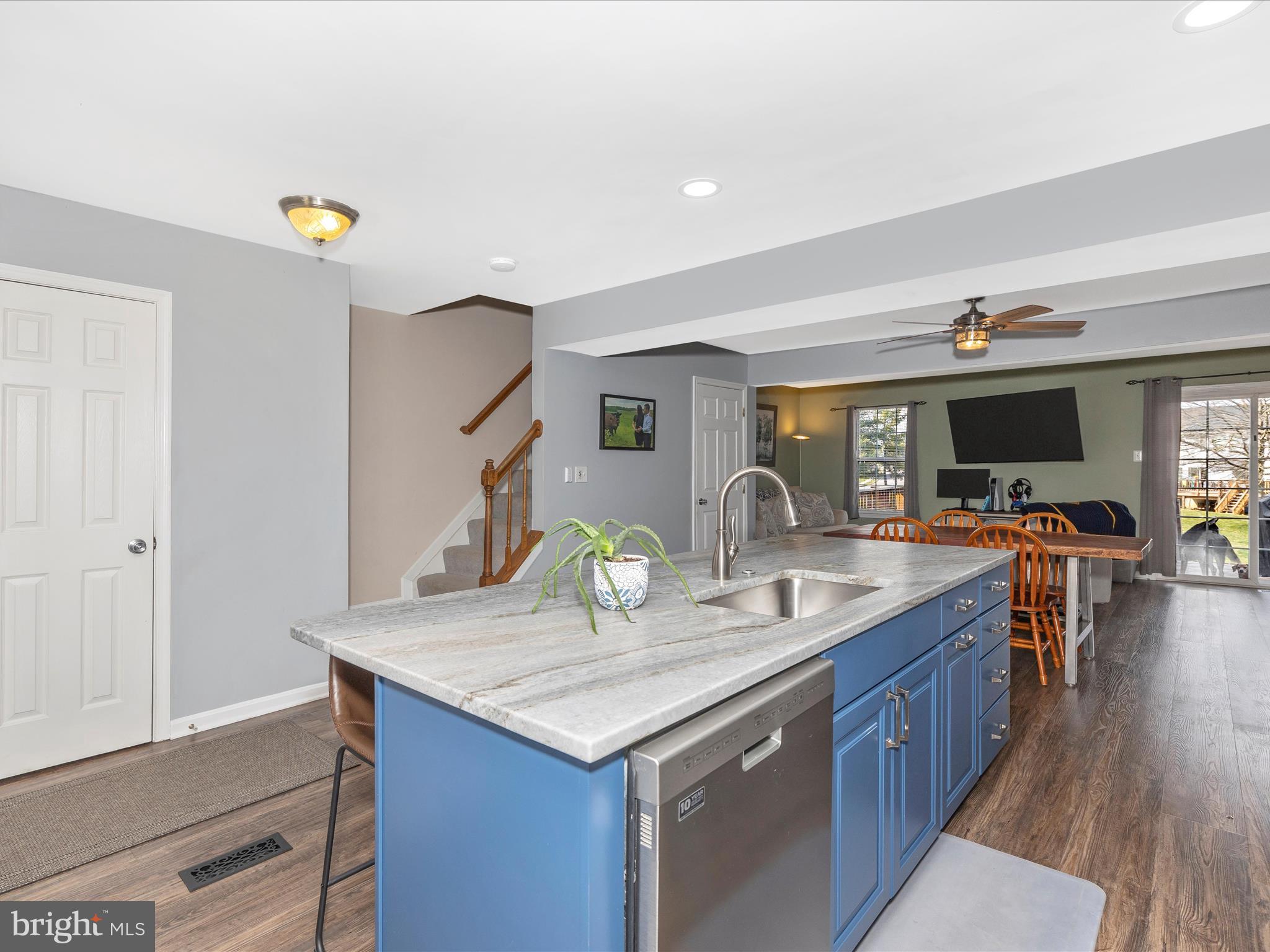 ROBIN MEADOWS - Residential