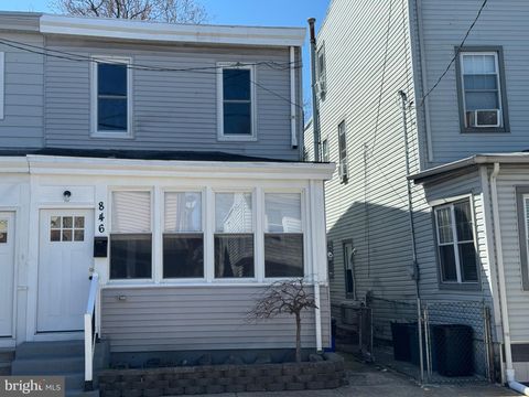 Townhouse For Sale - 846 Cumberland Street<br/> GLOUCESTER CITY, NJ 08030
