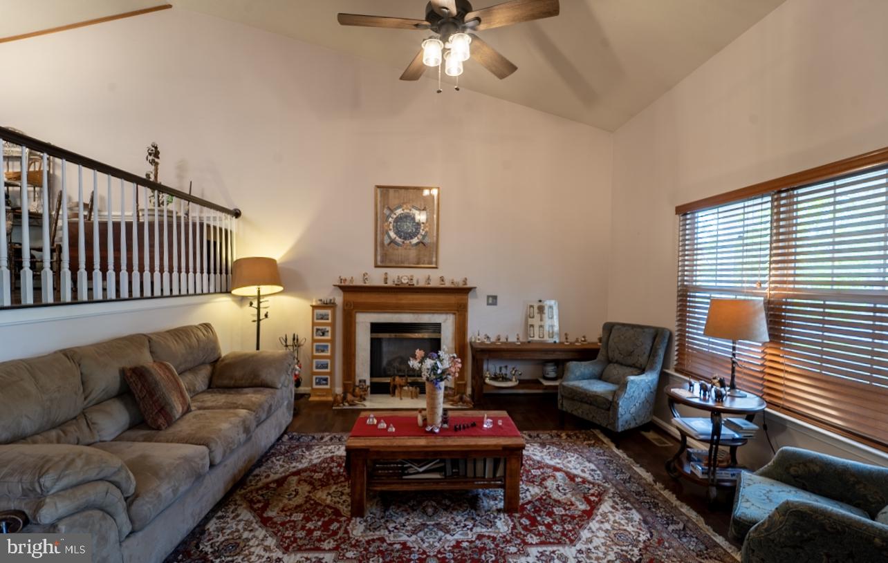 ARGYLE HILLS - Residential