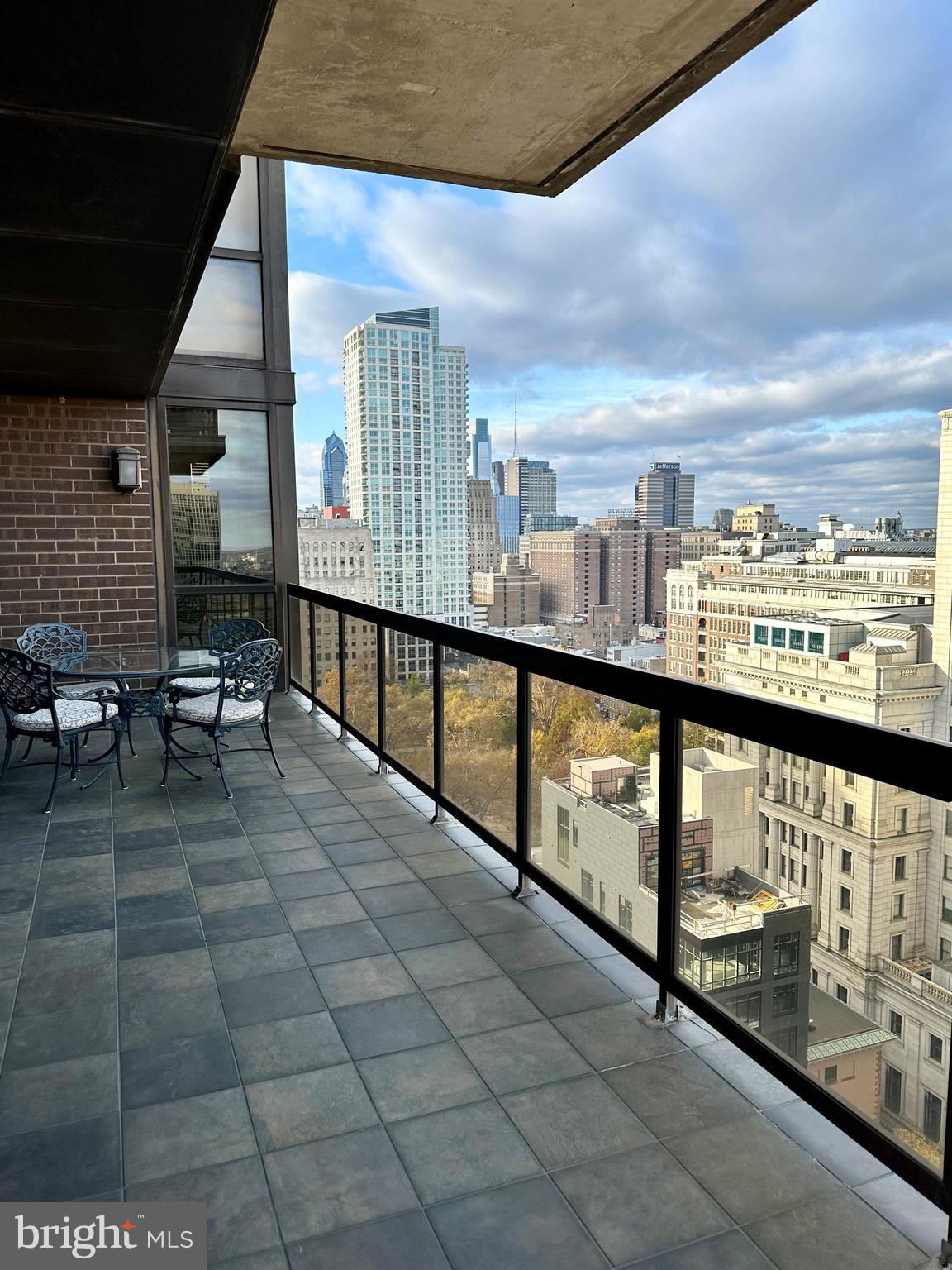 WASHINGTON SQ - Residential