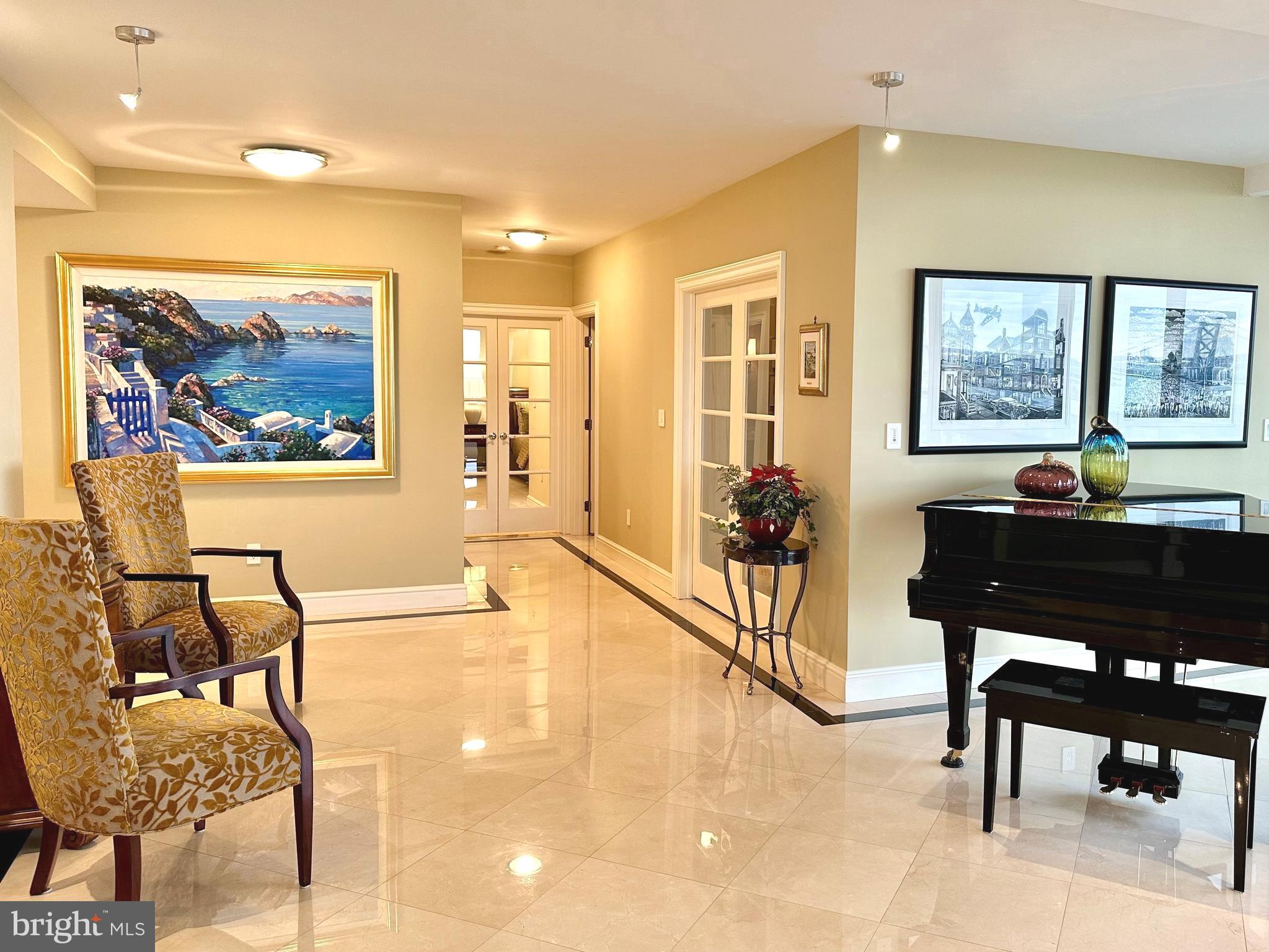 WASHINGTON SQ - Residential