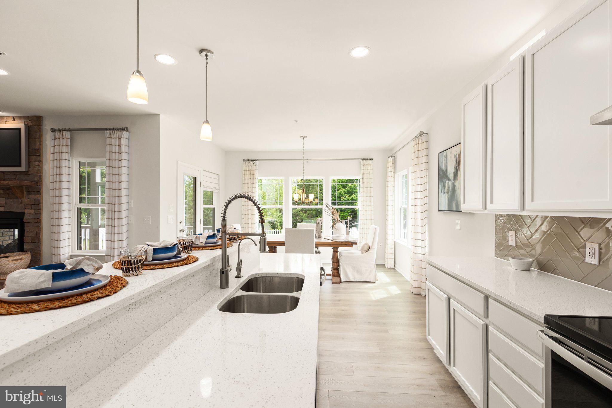 CAPTAIN'S COVE - Residential