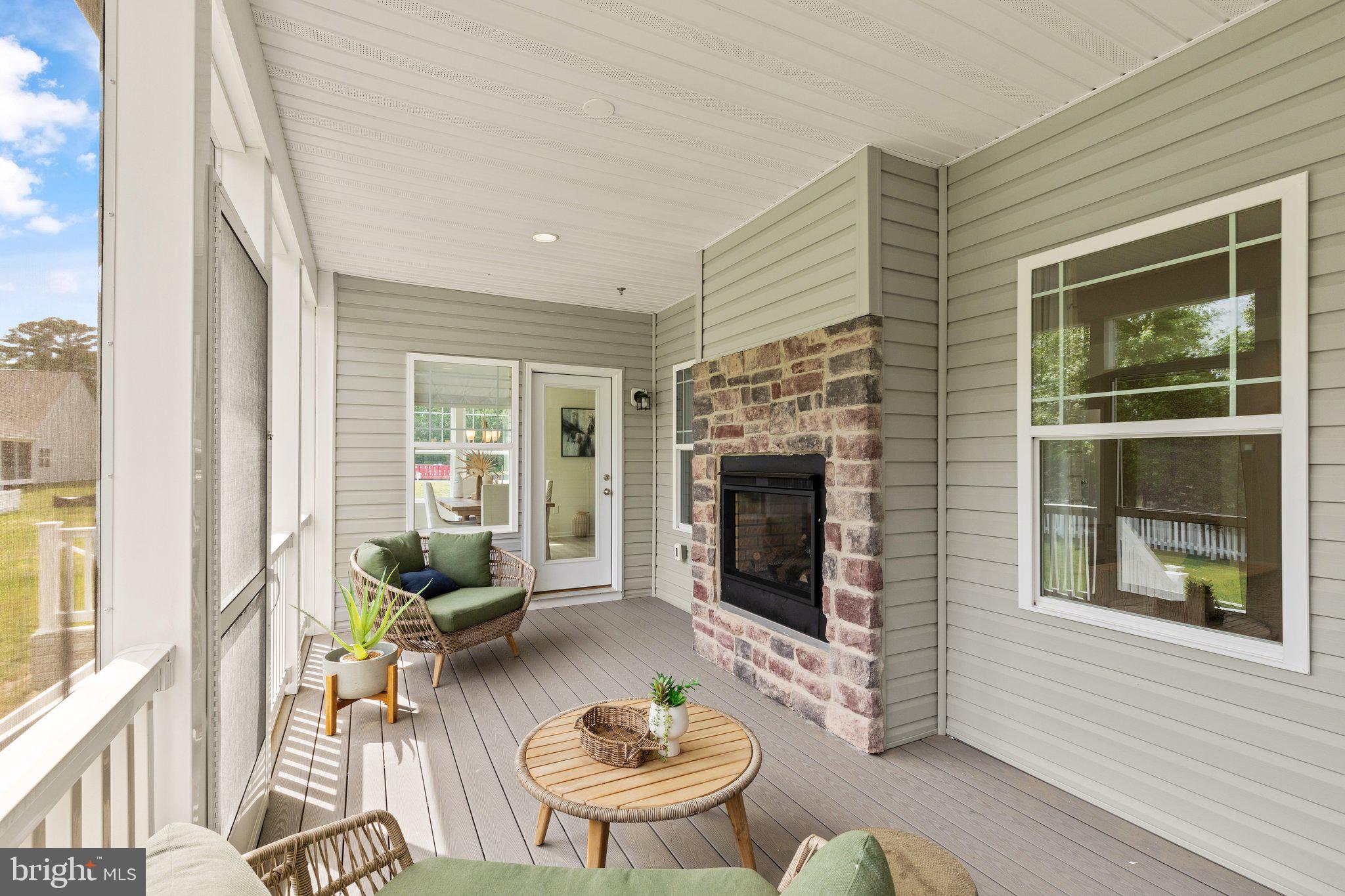 CAPTAIN'S COVE - Residential