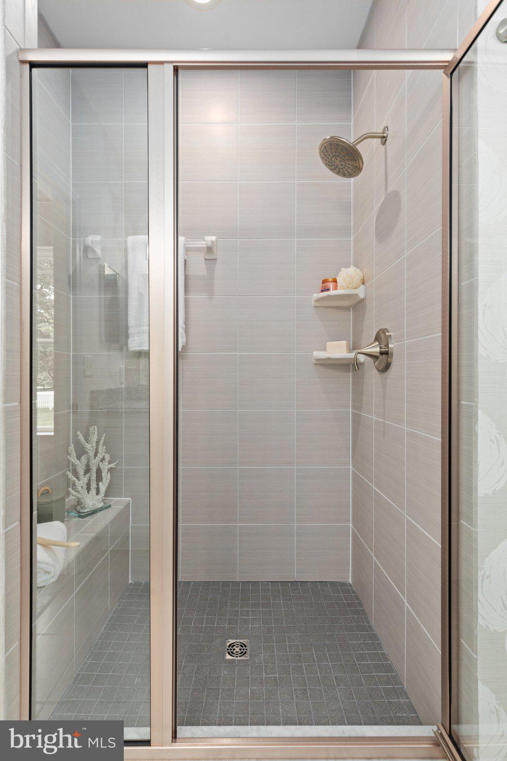 CAPTAIN'S COVE - Residential