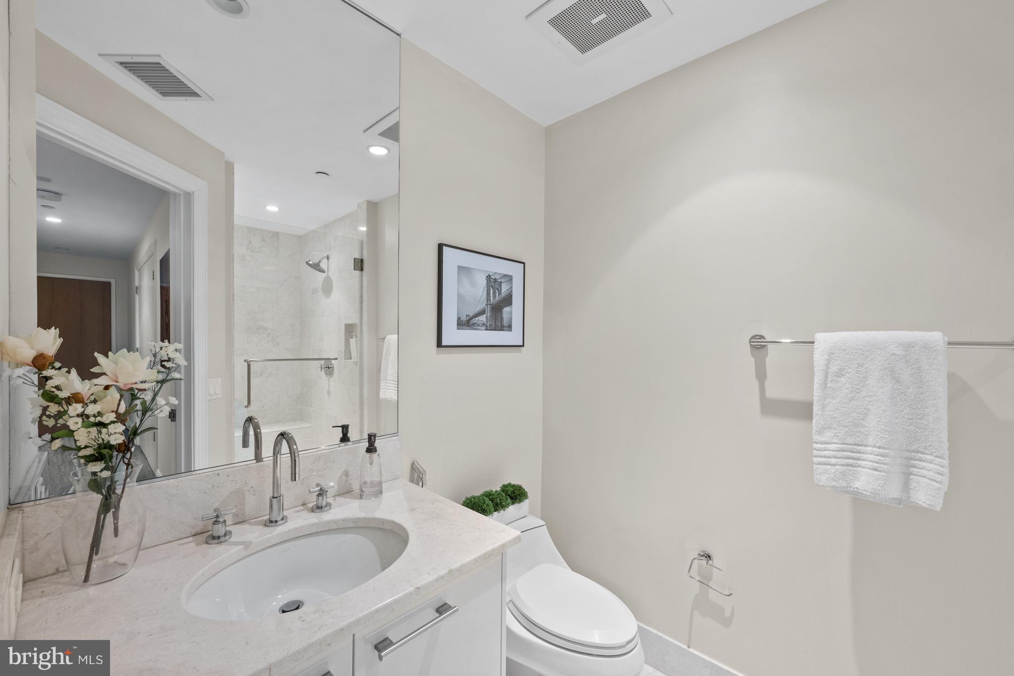 TURNBERRY TOWER - Residential