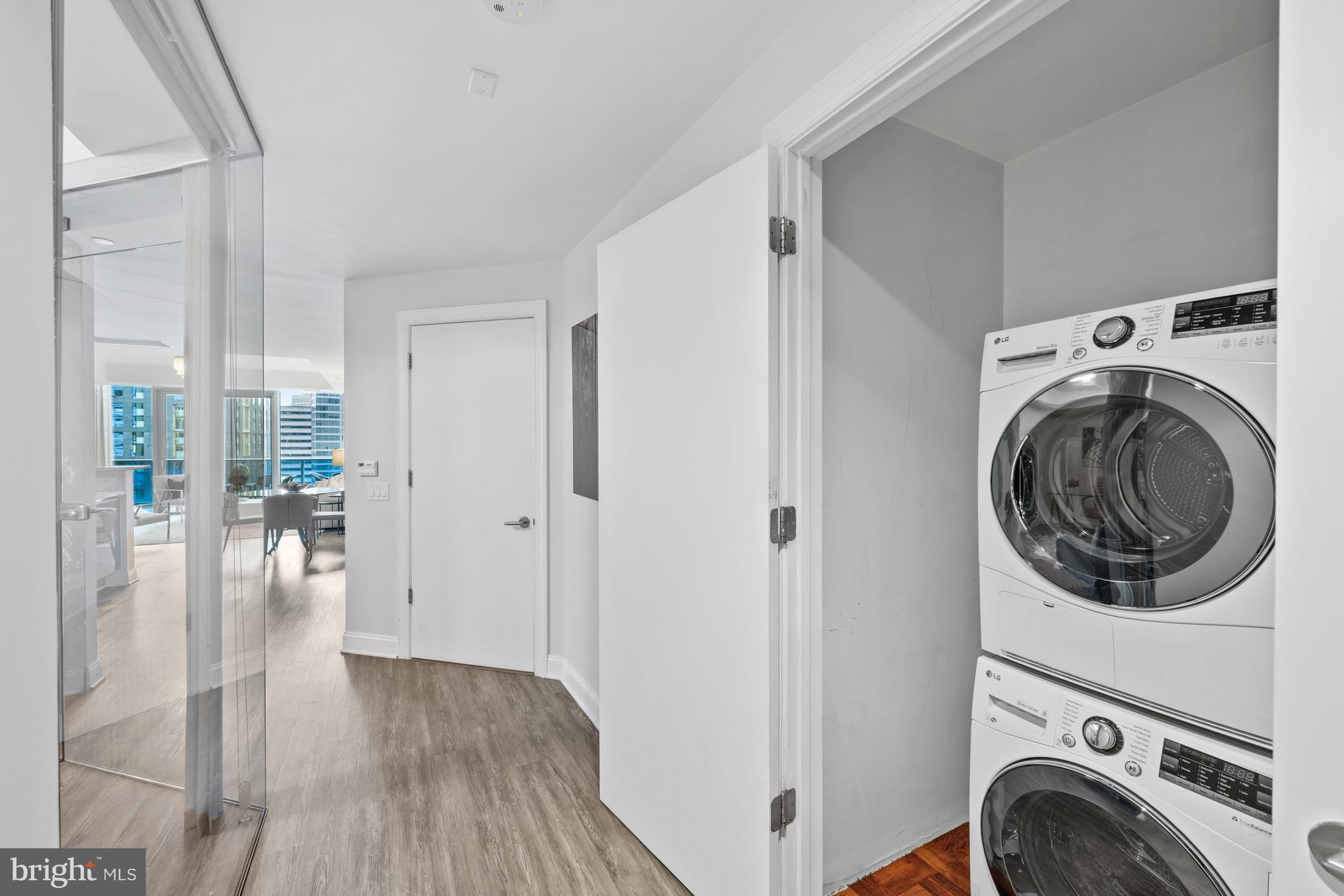 TURNBERRY TOWER - Residential