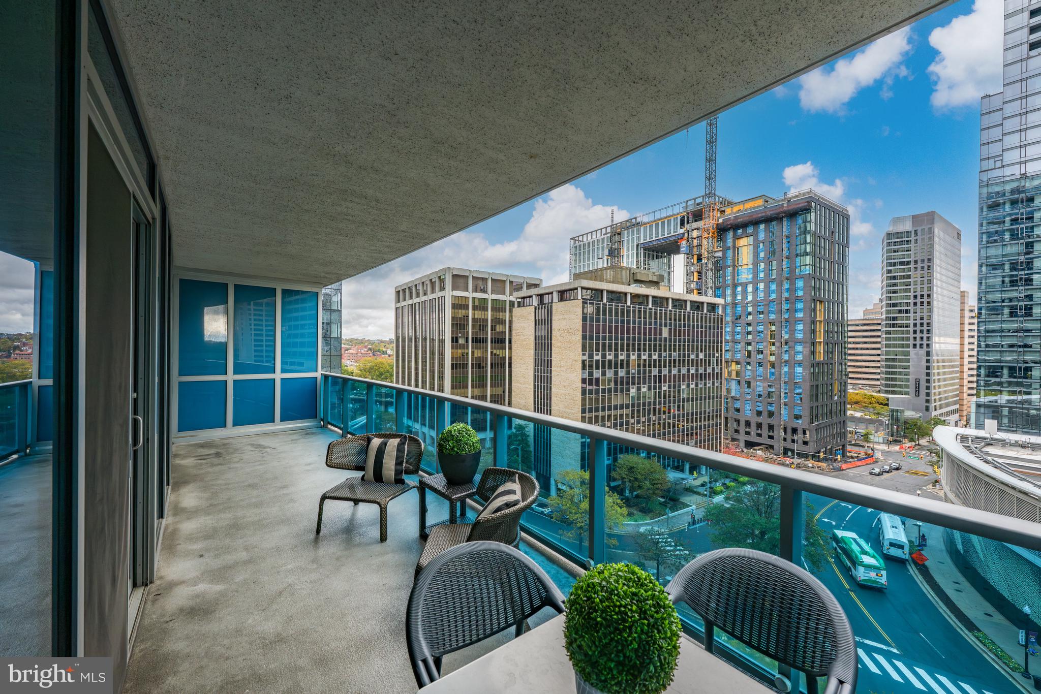 TURNBERRY TOWER - Residential