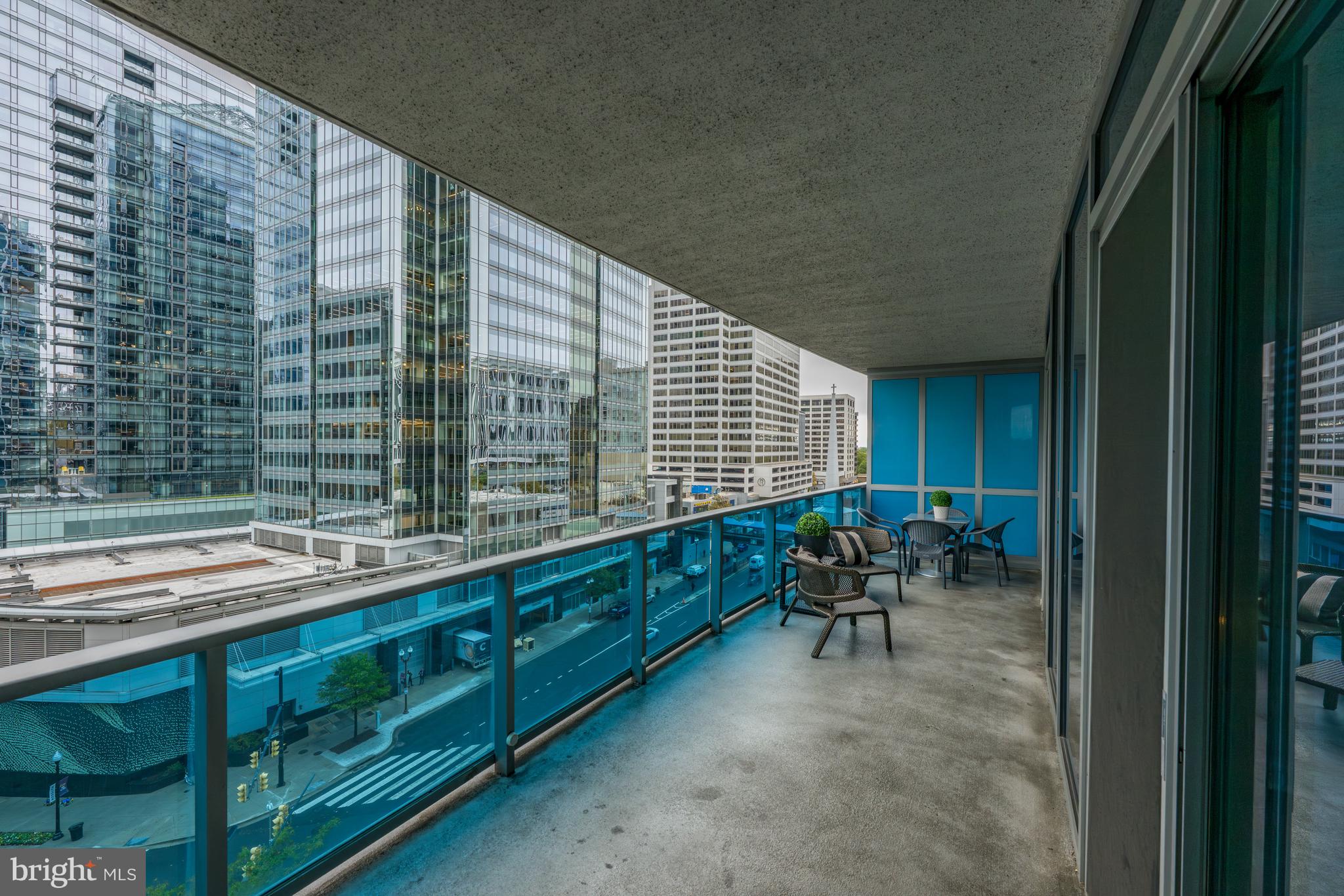 TURNBERRY TOWER - Residential