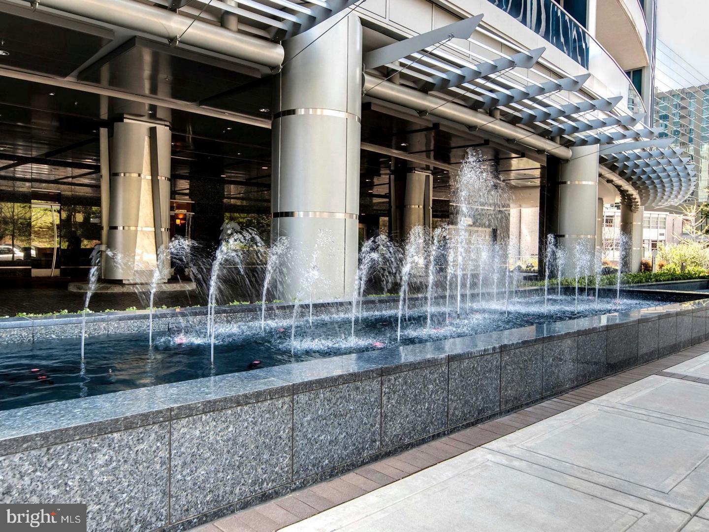 TURNBERRY TOWER - Residential