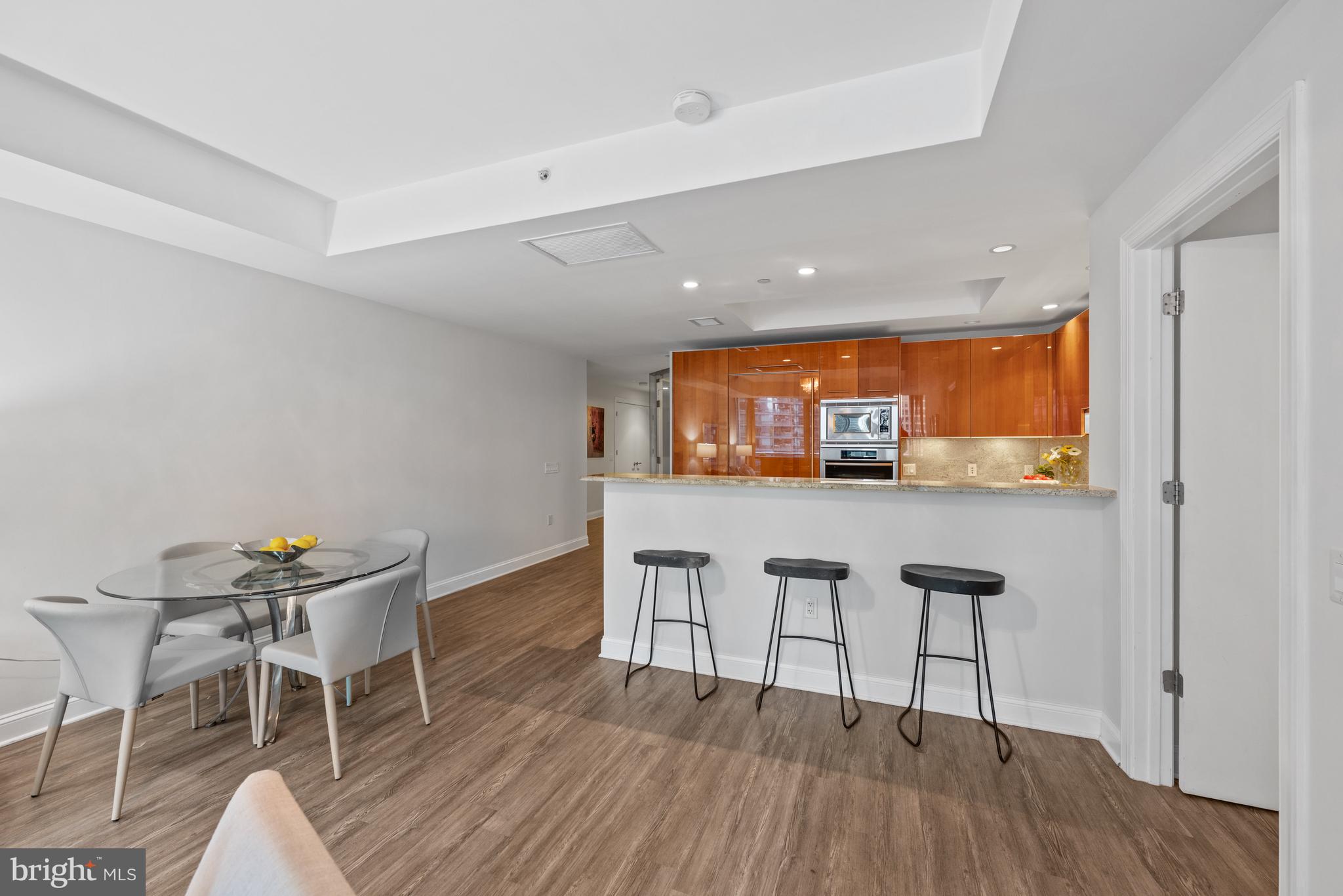 TURNBERRY TOWER - Residential