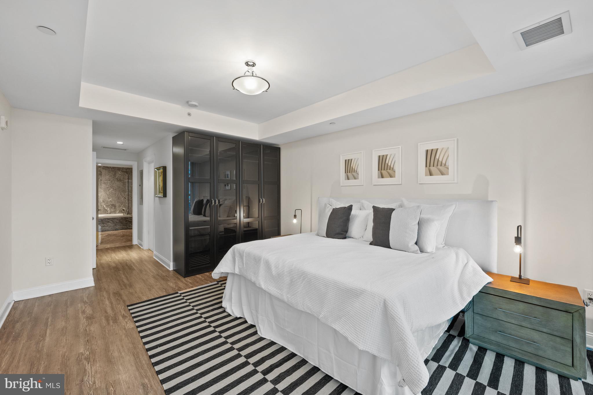 TURNBERRY TOWER - Residential