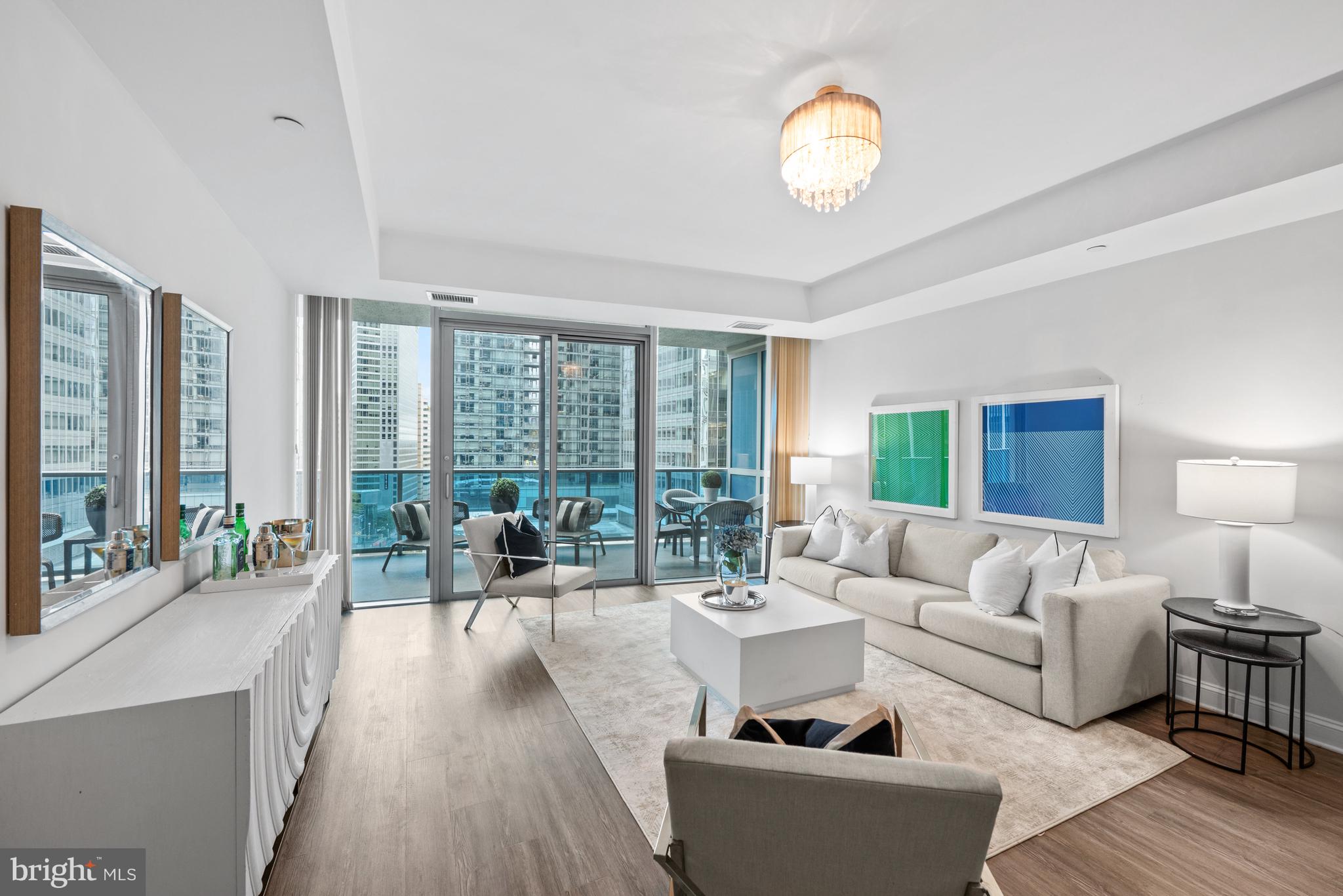 TURNBERRY TOWER - Residential