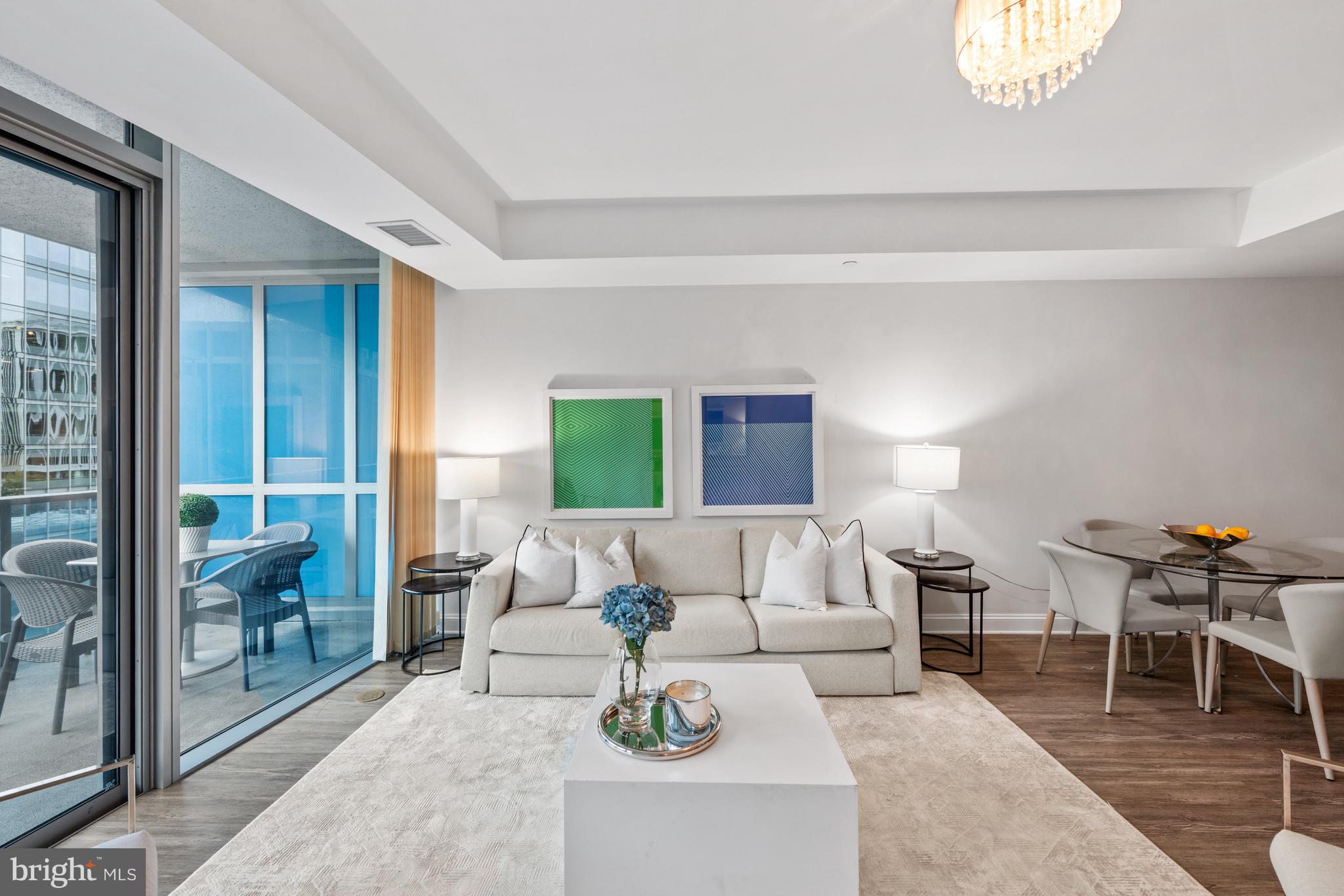 TURNBERRY TOWER - Residential