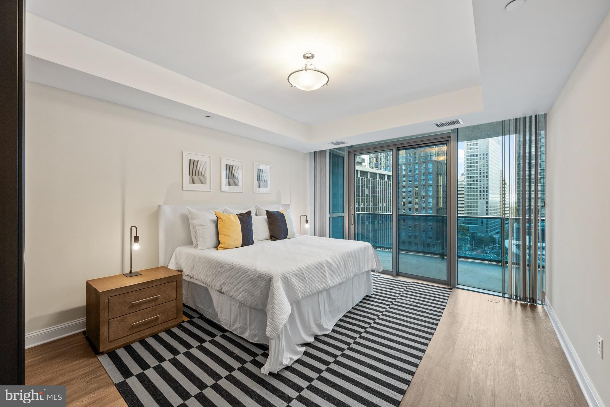 TURNBERRY TOWER - Residential