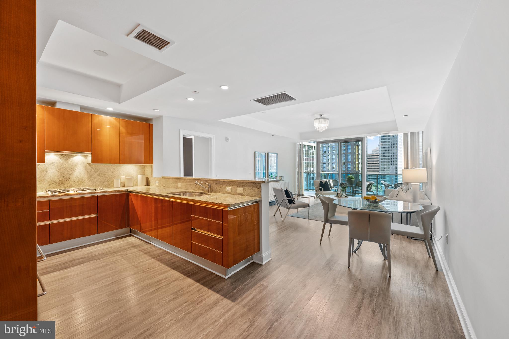 TURNBERRY TOWER - Residential