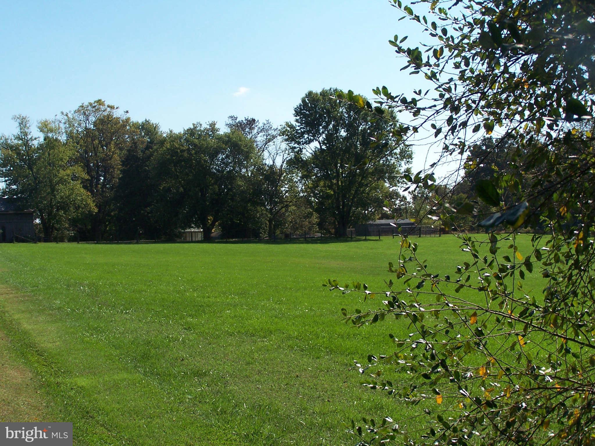 TWIN LAKES - Residential