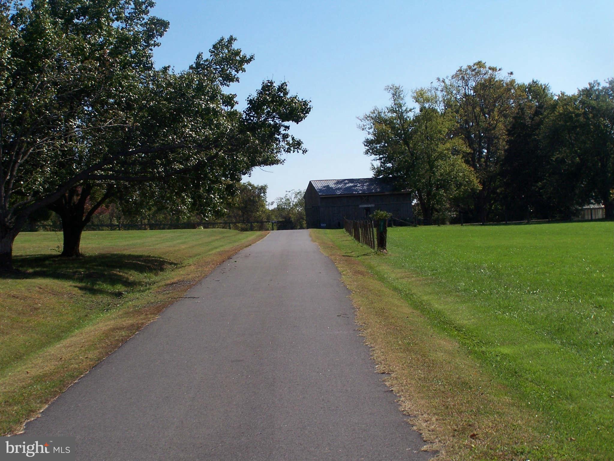 TWIN LAKES - Residential