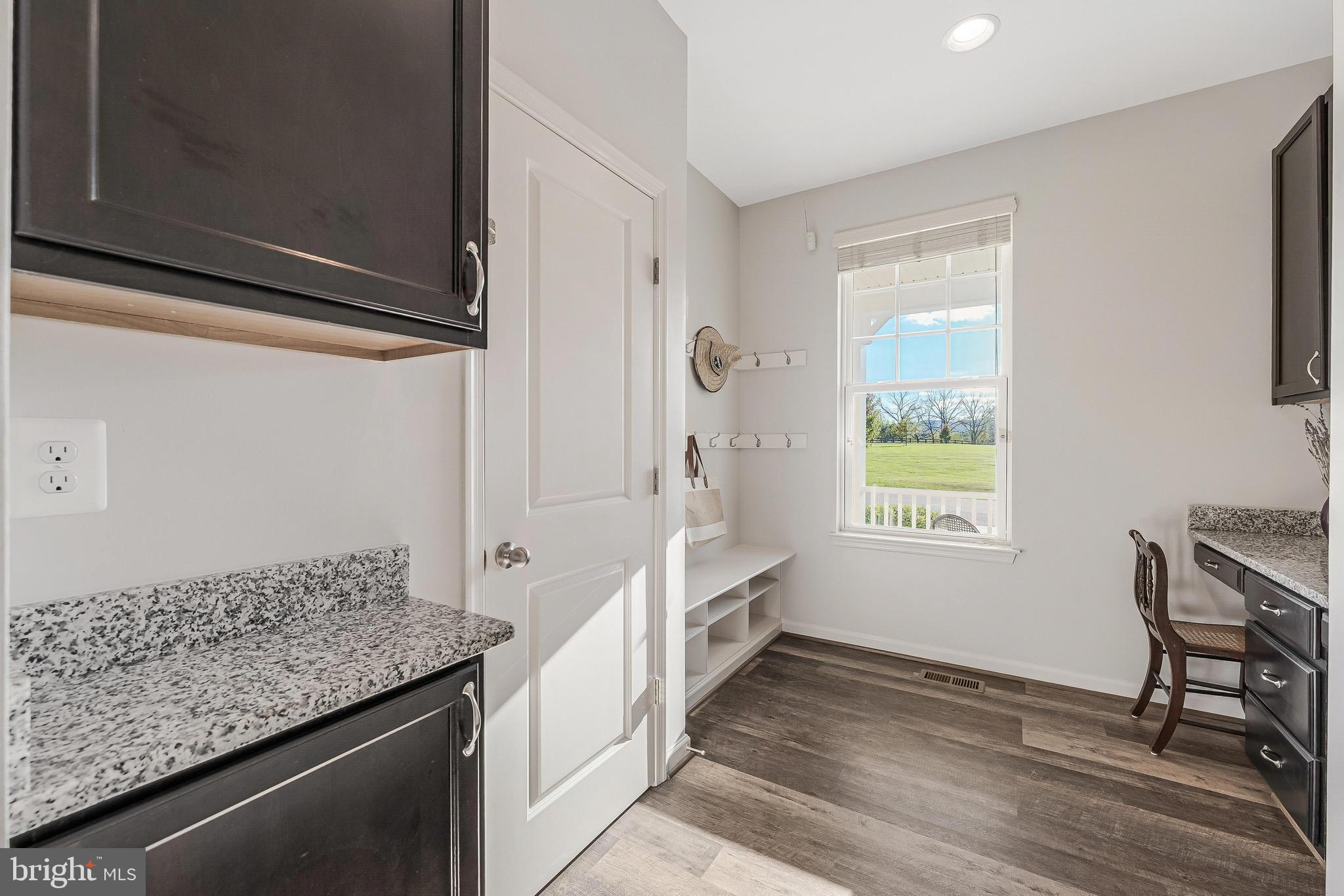 DUTCHMANS CREEK HAMLET - Residential