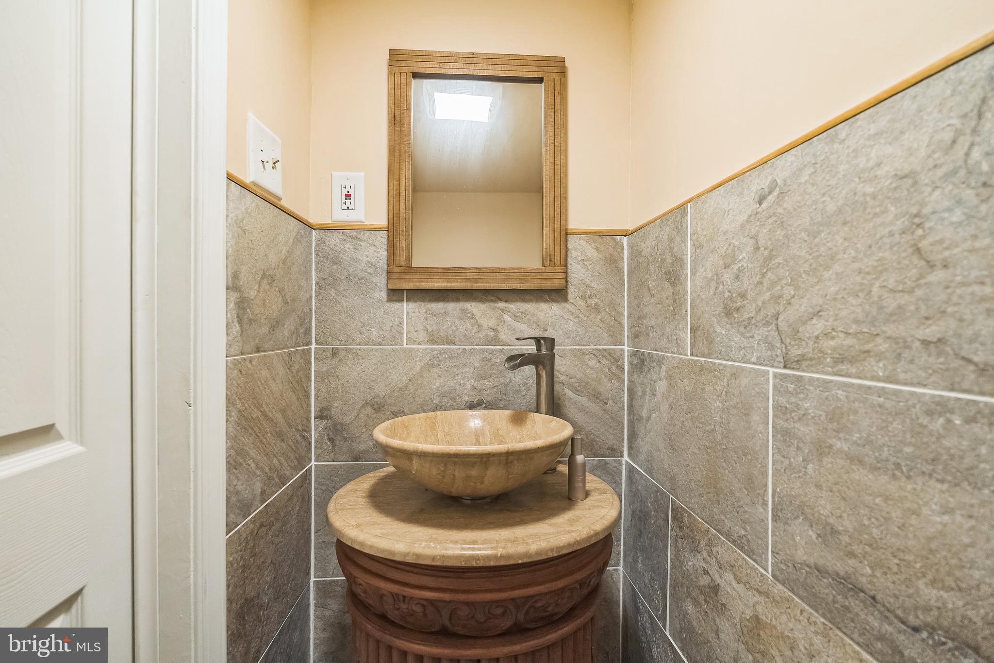 CARROLL PARK - Residential Lease