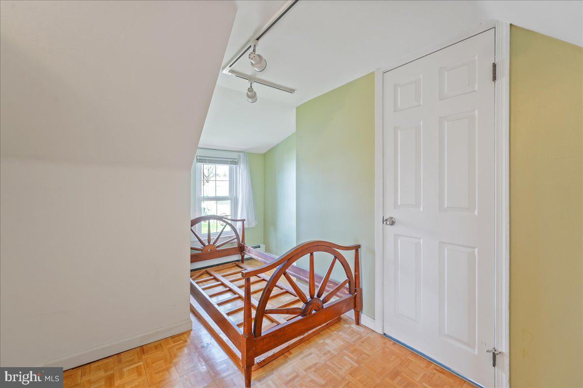 MILMONT PARK - Residential