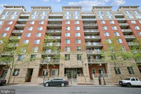 820 N Pollard Street Unit 203, Arlington, VA MLS: VAAR2057858