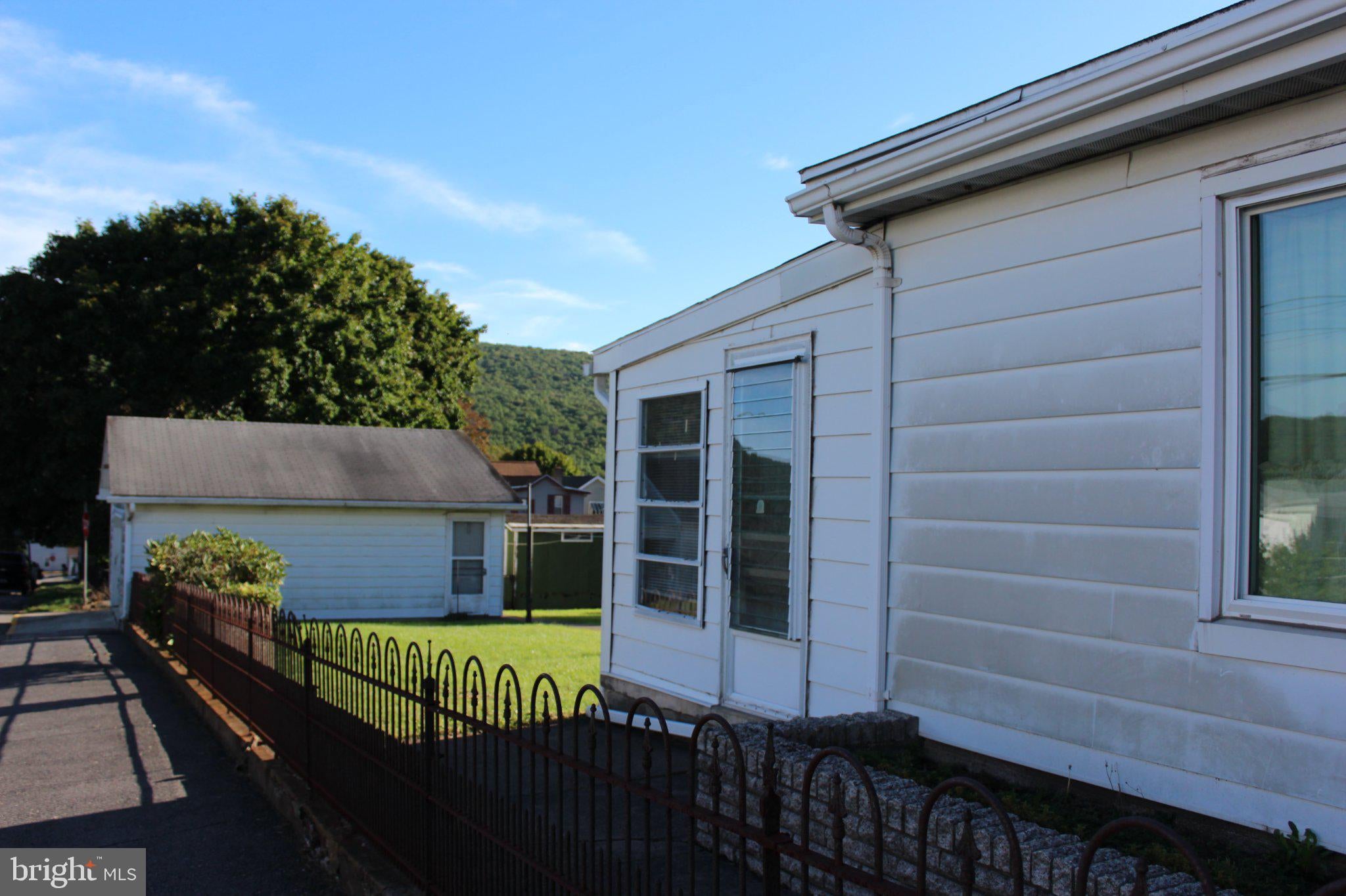 402 ELIZABETH STREET