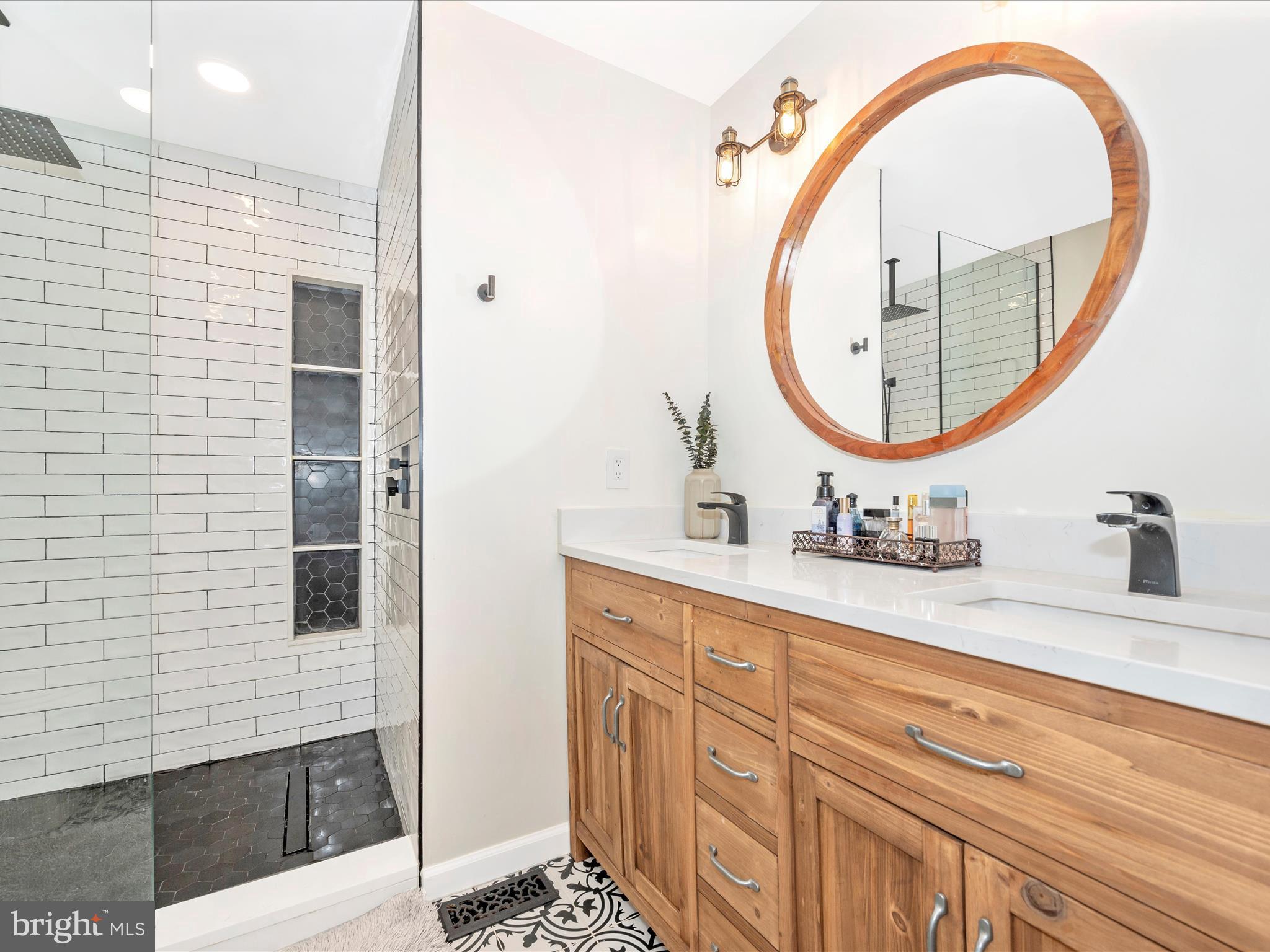 LAKELANDS - Residential