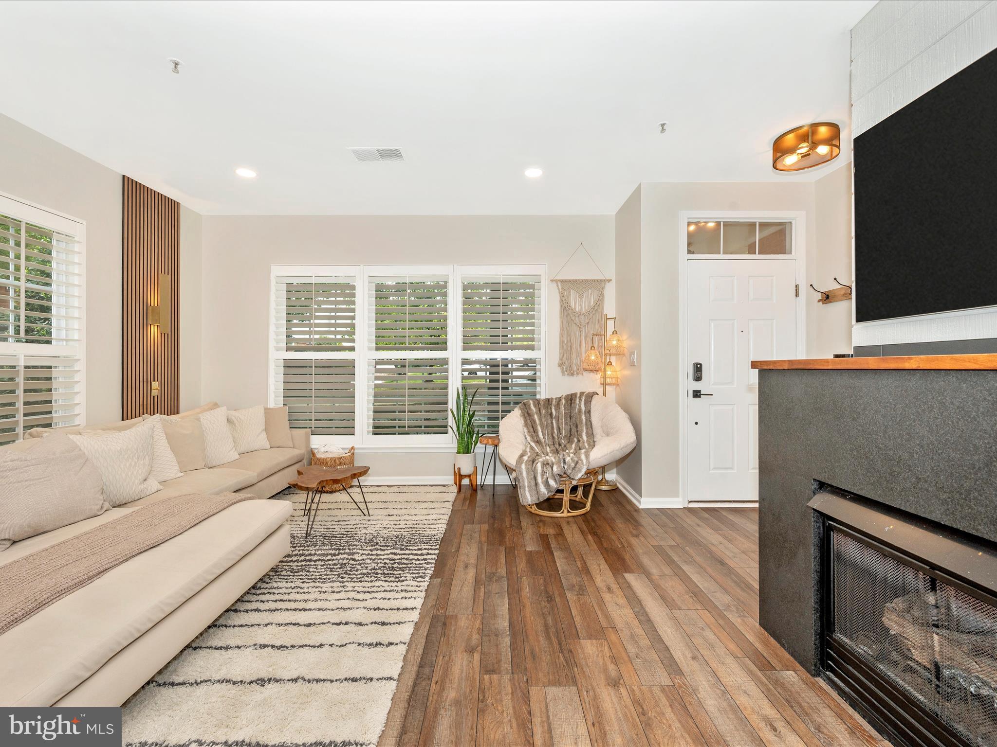 LAKELANDS - Residential