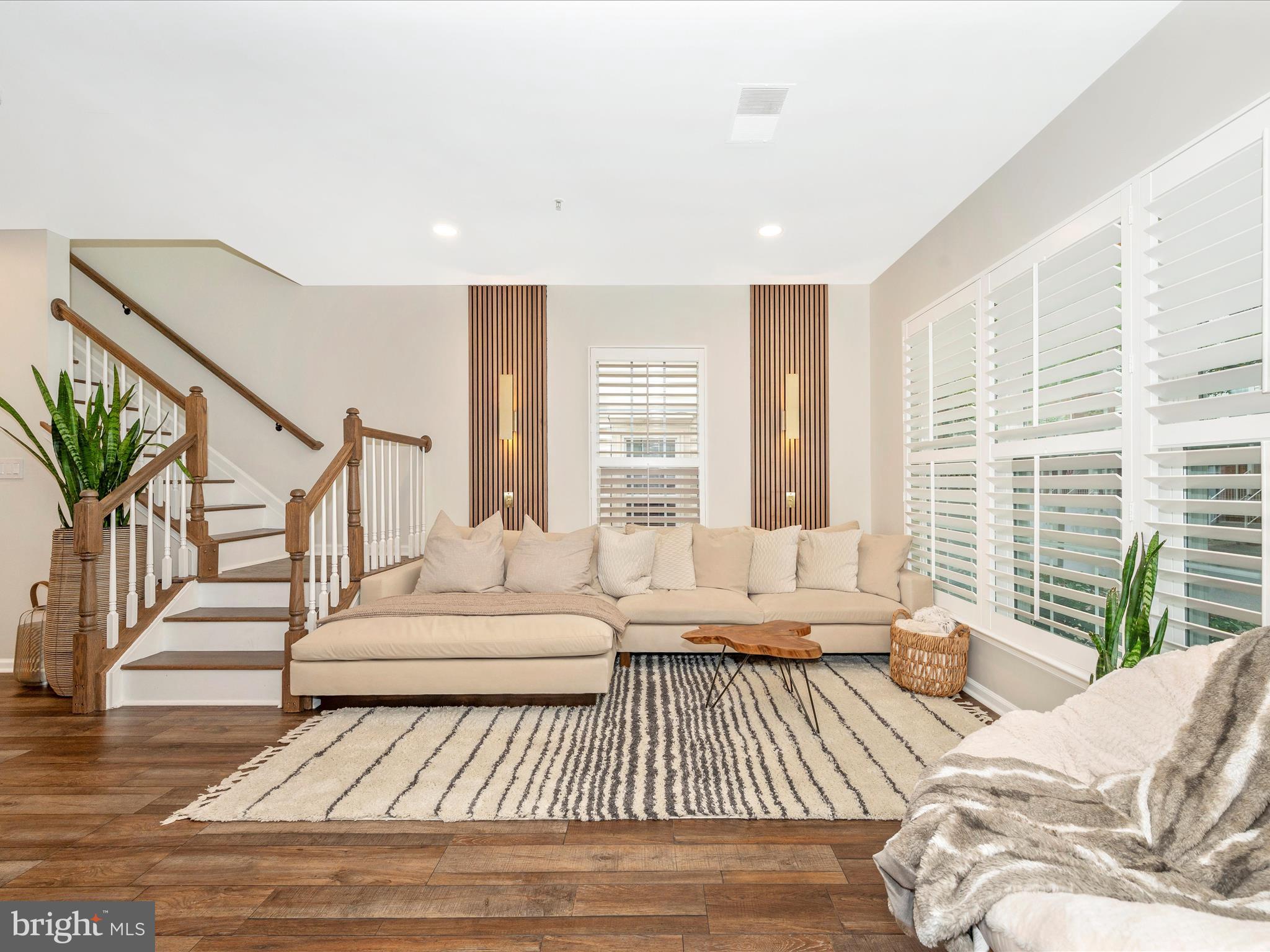 LAKELANDS - Residential