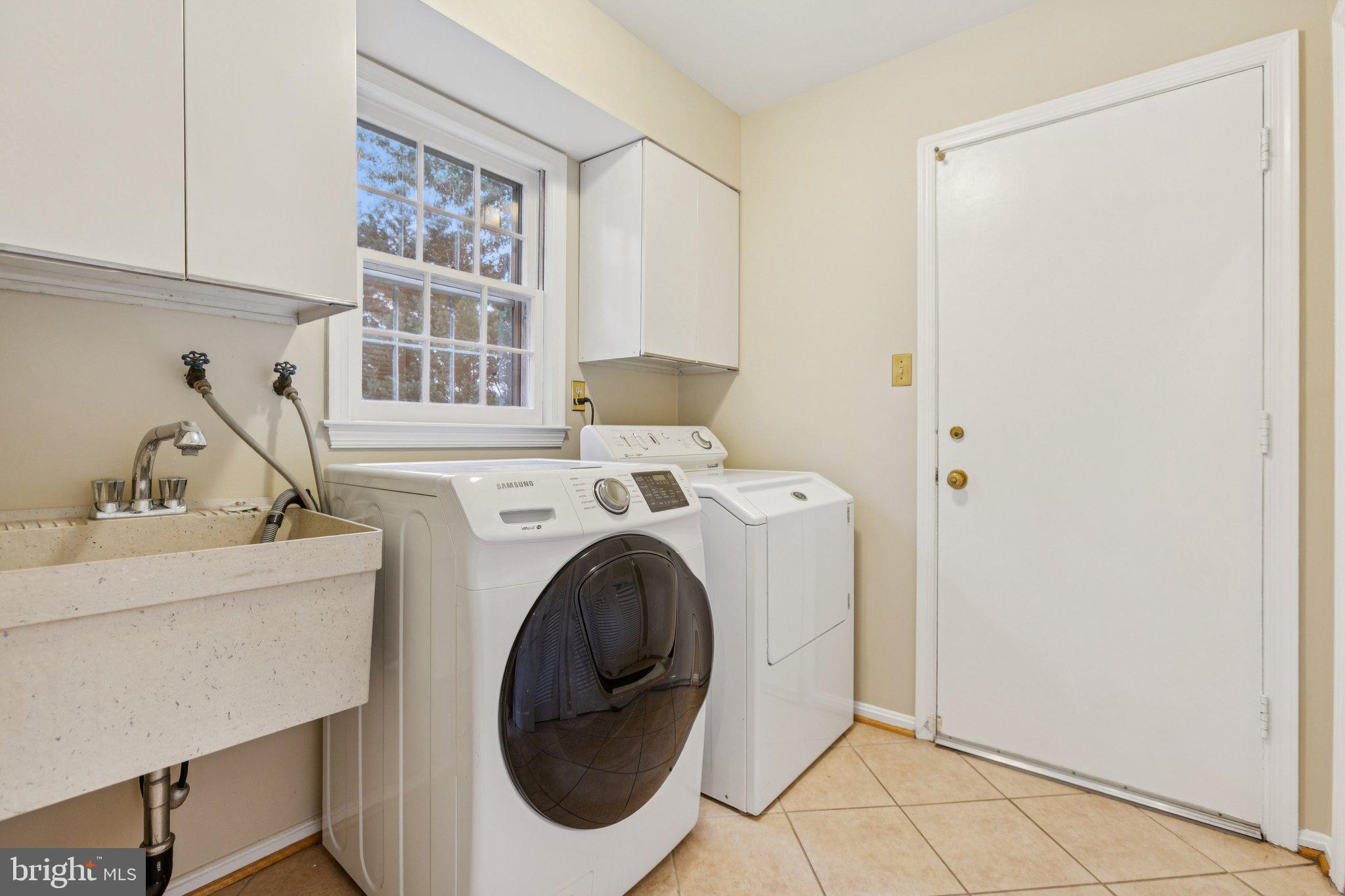 COUNTRY CLUB HILLS - Residential