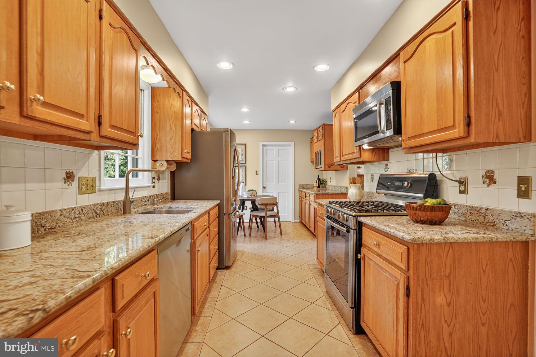 COUNTRY CLUB HILLS - Residential